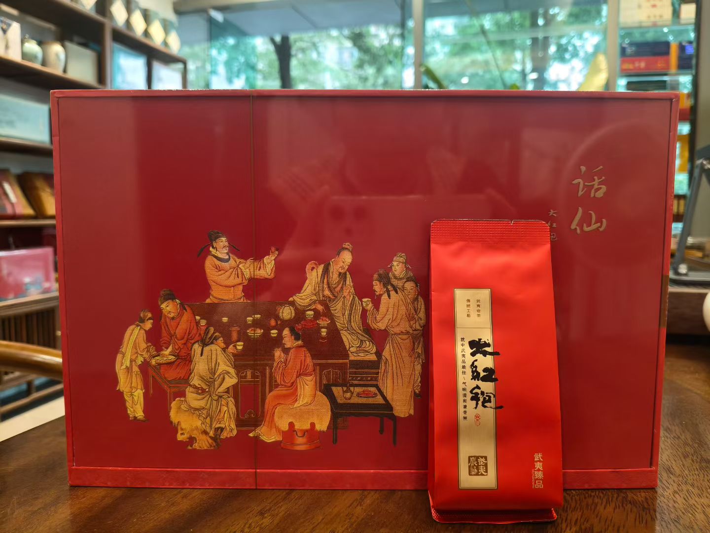 话仙大红袍
大红袍是武夷岩茶十大名茶之一，被誉为“茶中之王”，其条索紧结，香气馥郁，汤色橙红明亮，滋