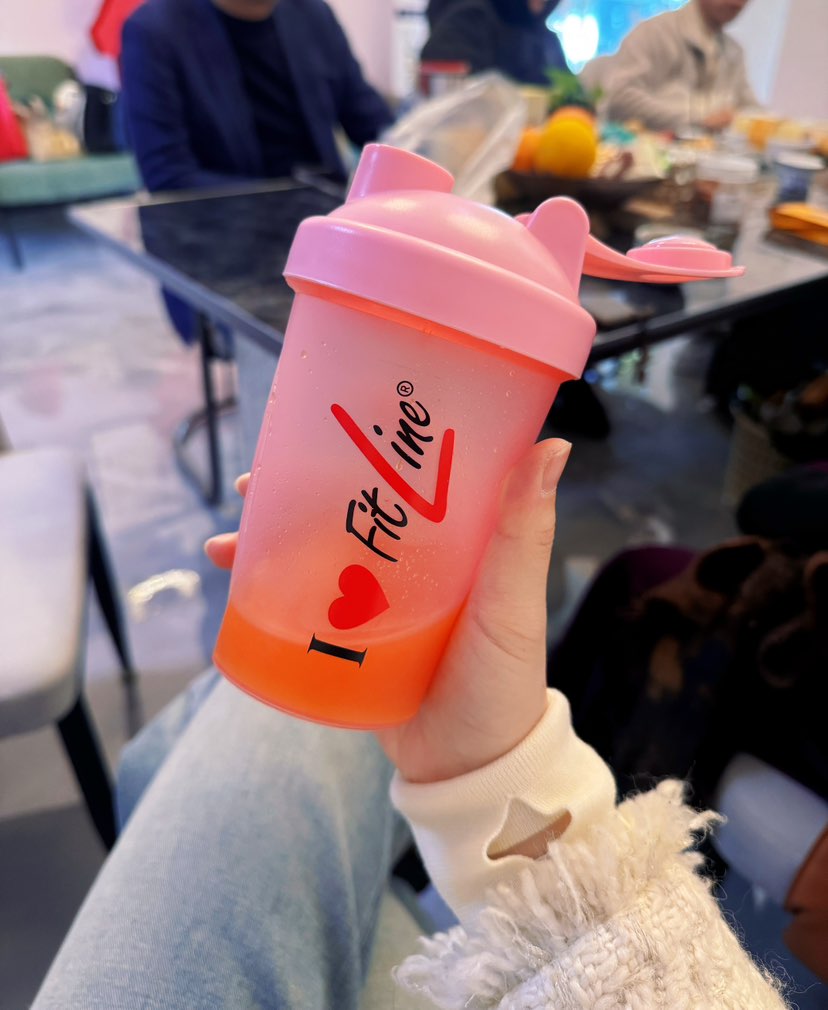 一杯能量满满的氧气果汁