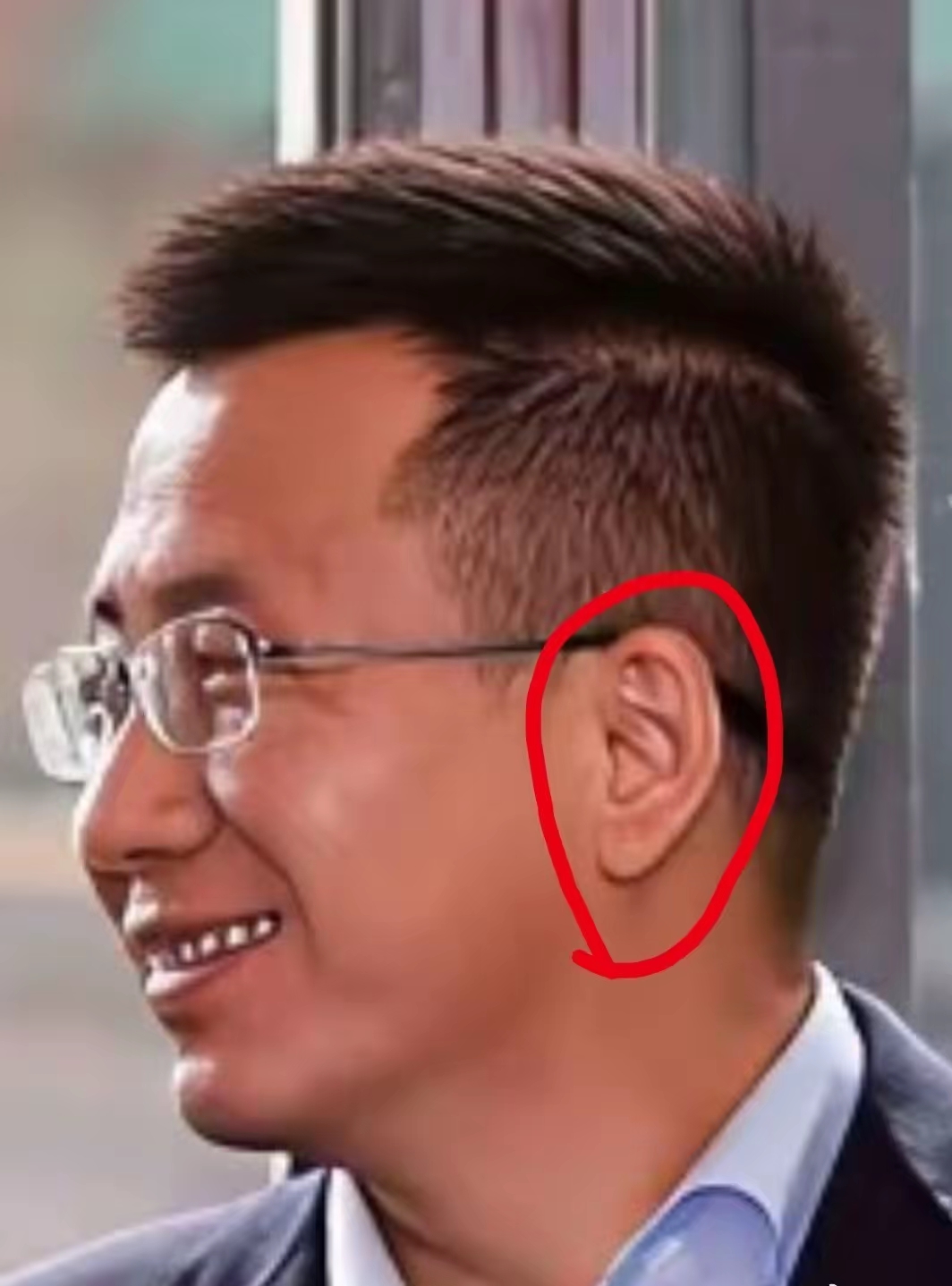张一鸣
​多层耳洞