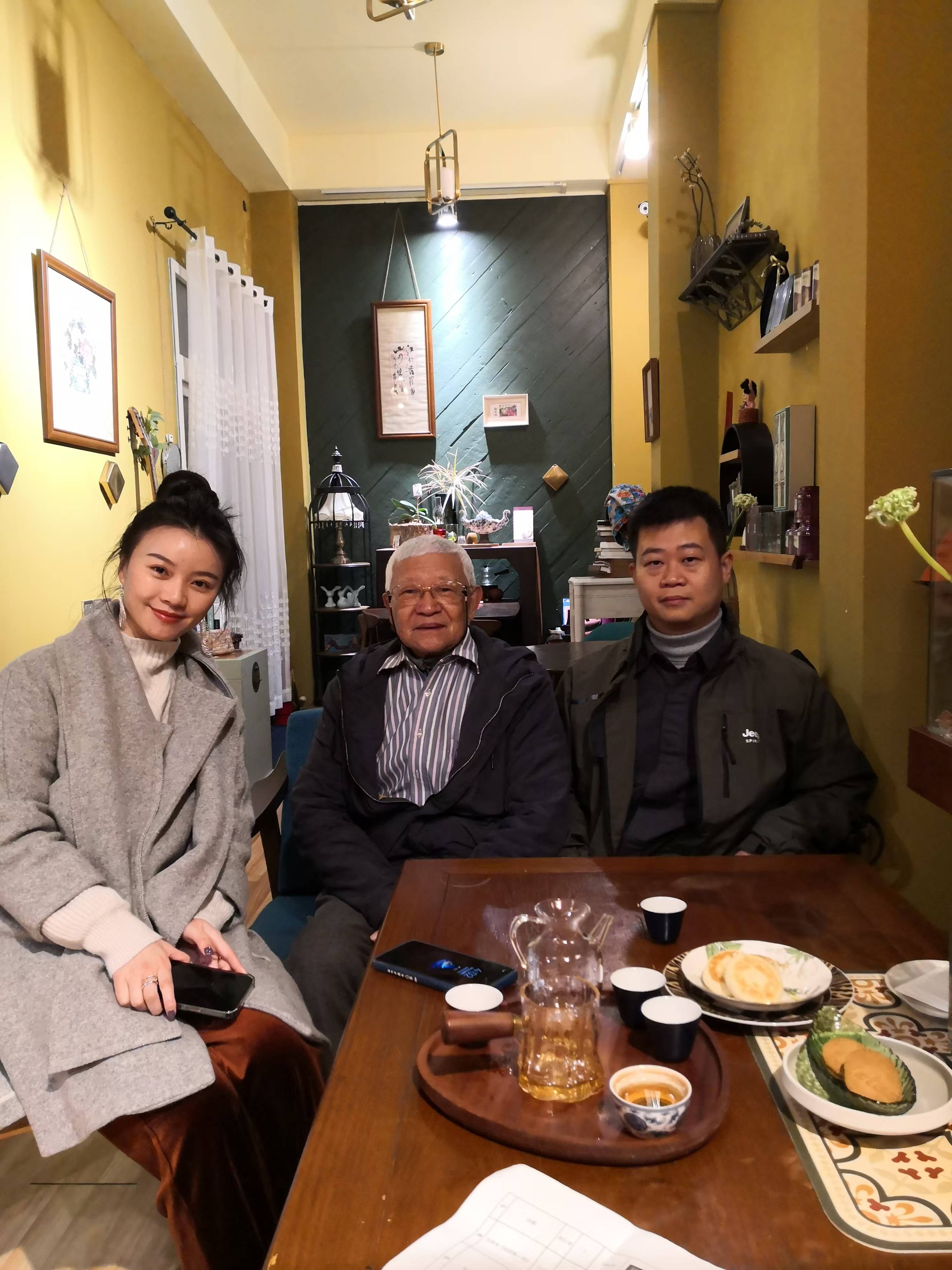 所谓贵人，你知道什么叫贵人？不是那些给你钱的人。能够告诉你信息的人。能够带你一起创业的人。能够找你一
