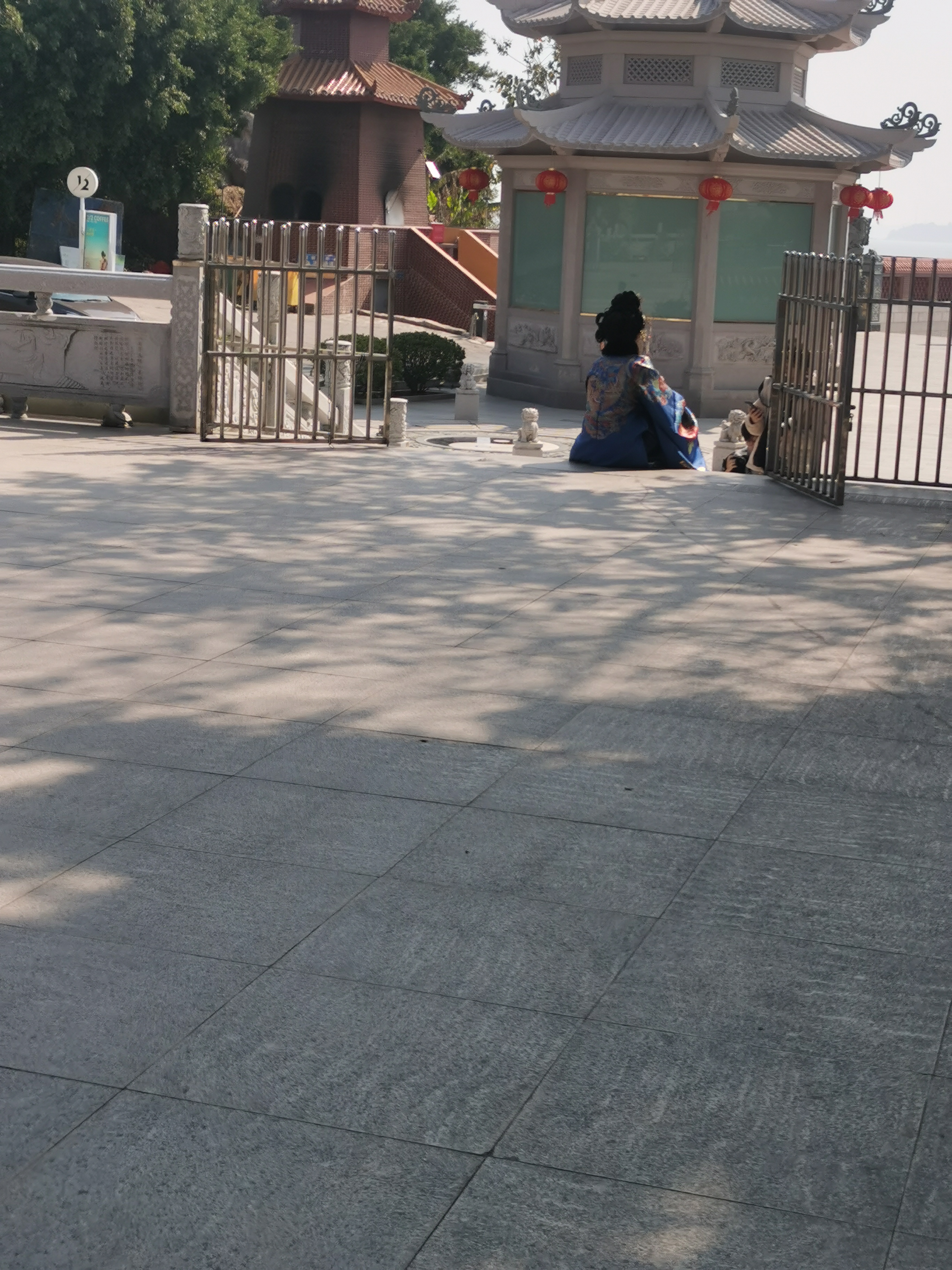 成功不是将来才有的，而是从决	
定去做的那一刻起，持续累积而成。"——俞敏洪