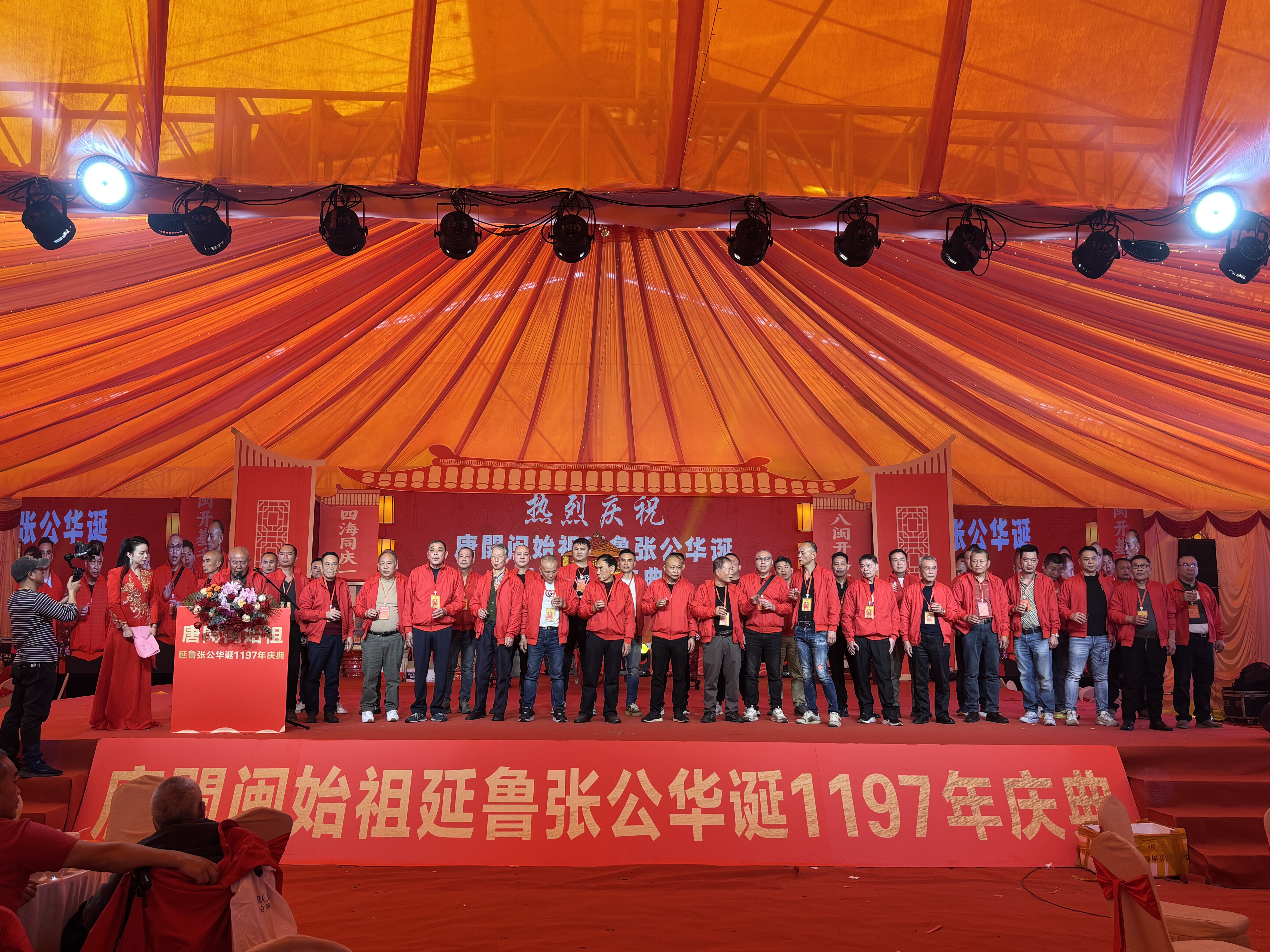 《祝贺石狮张颜孙宗亲会活动圆满成功》
     2月27号正月十一，石狮张颜孙宗亲会在石狮谢厝村隆重