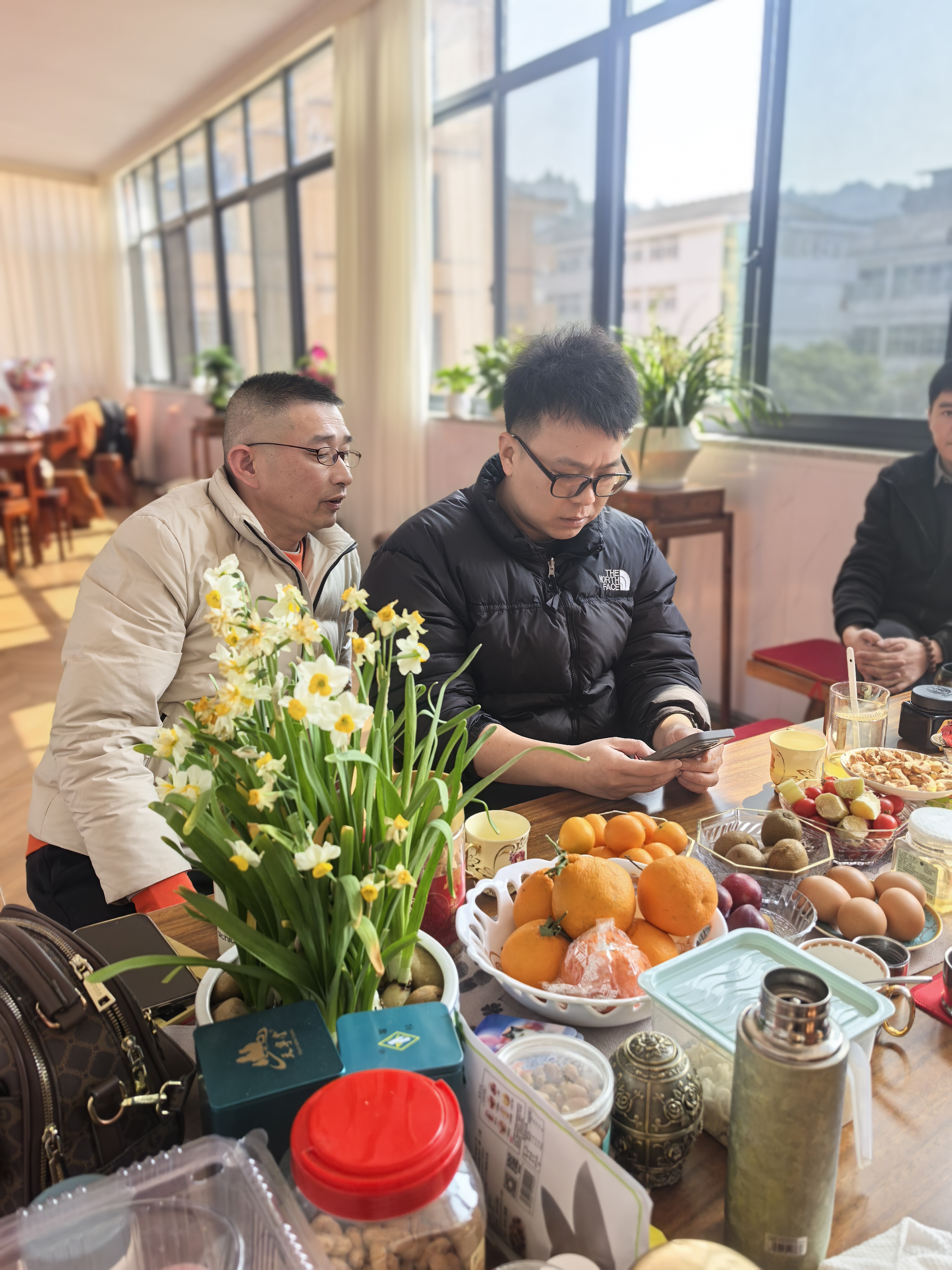 即得张董来浙江诸暨斯宅家具指导工作