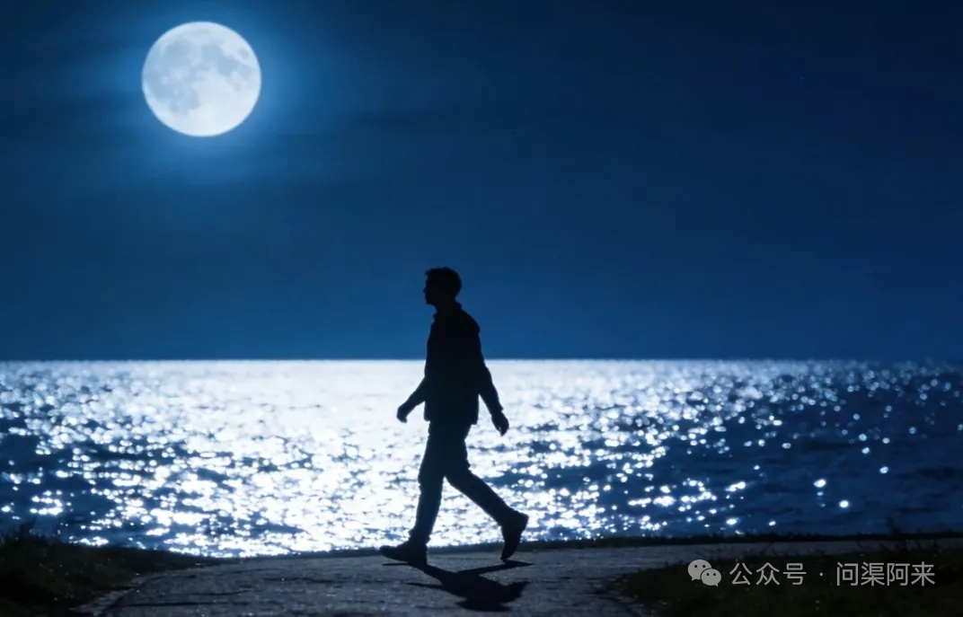 不神化他人，是看清“人无完人”；

不执念关系，是接受“缘有聚散”；

自在自足，是守住“自我本心”