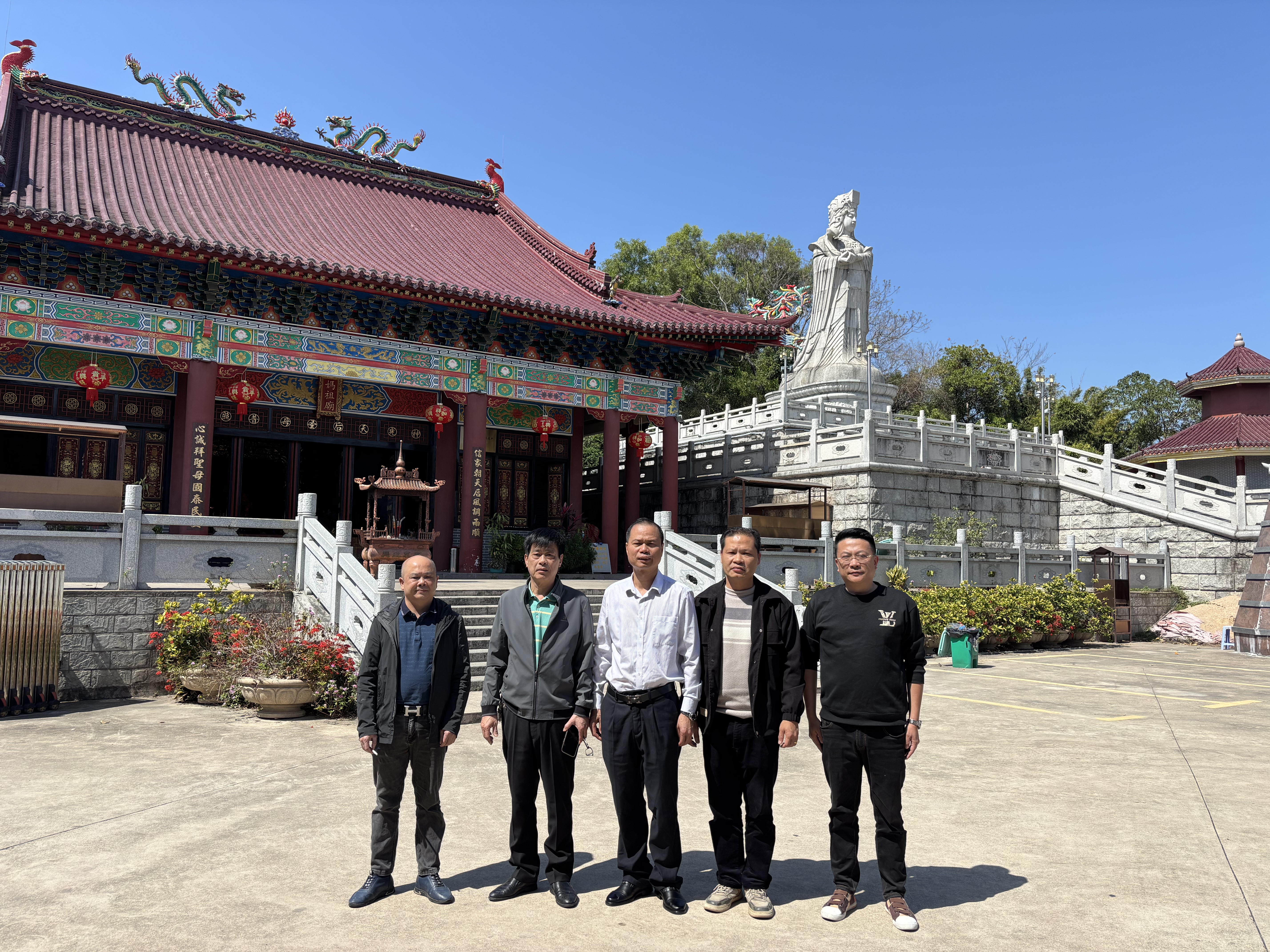 《到广东揭阳揭西张氏参观》
      2026年3月14日，泉州东亮企业杨志勇、朱东华，泉州市张氏