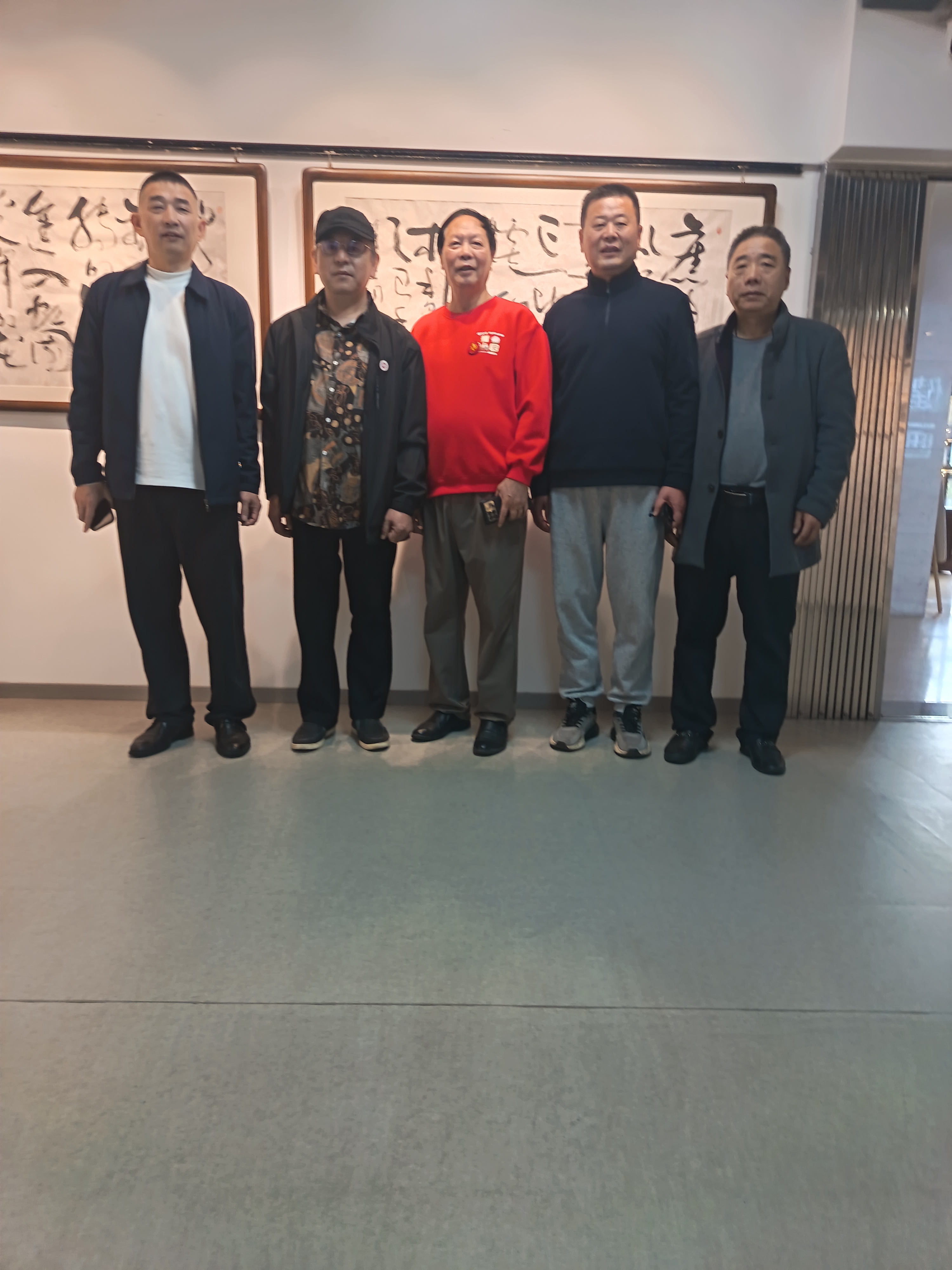 罗唐生是一位著名的美术评论家、诗人、作家，在福建文化艺术界