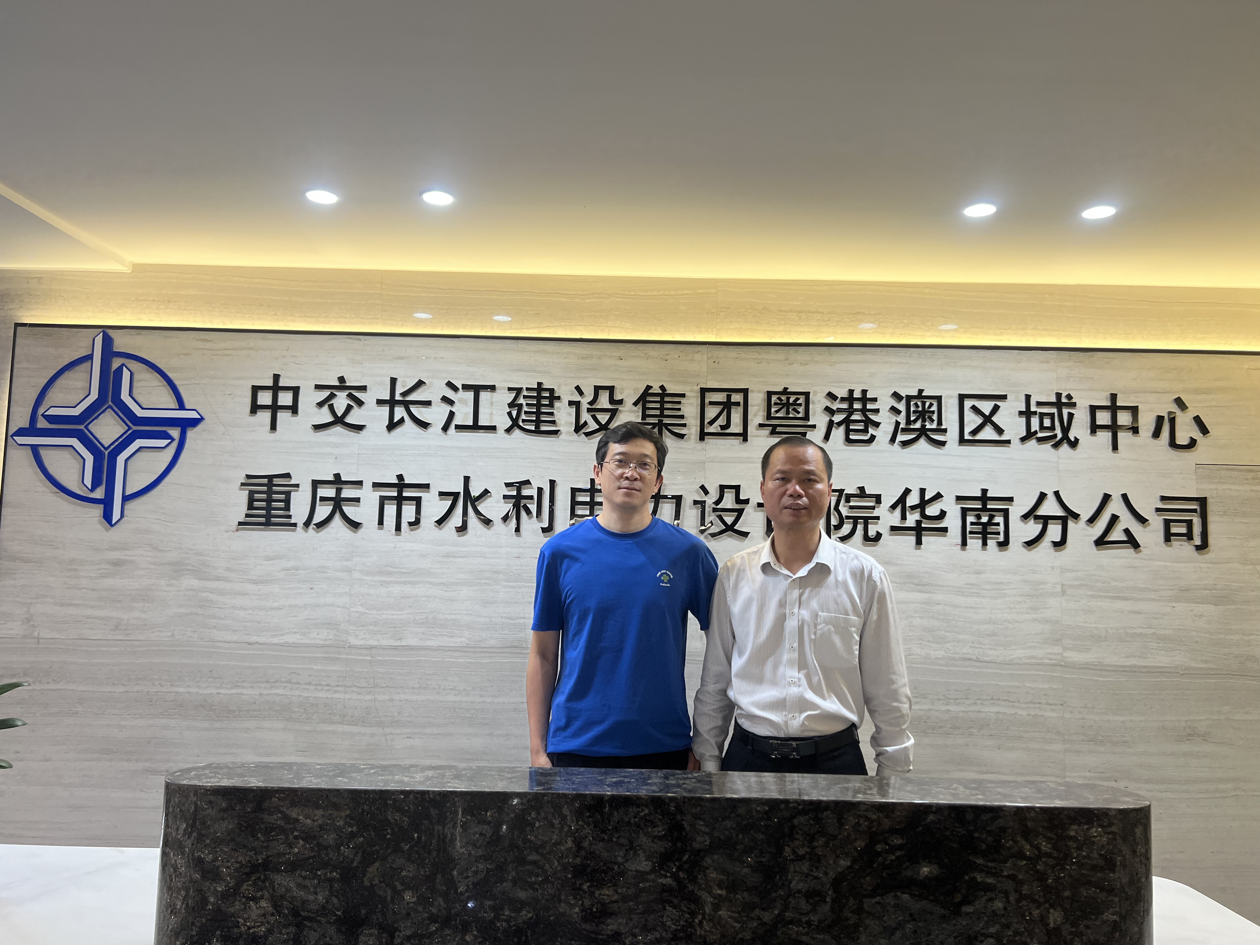 《深圳拜访中交集团》
    3月20号，泉州东亮企业杨志勇，福建省海峡两岸经济发展联合会张文亮深圳