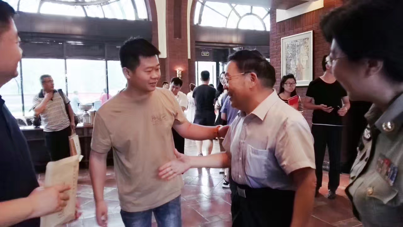 与张黎上将。