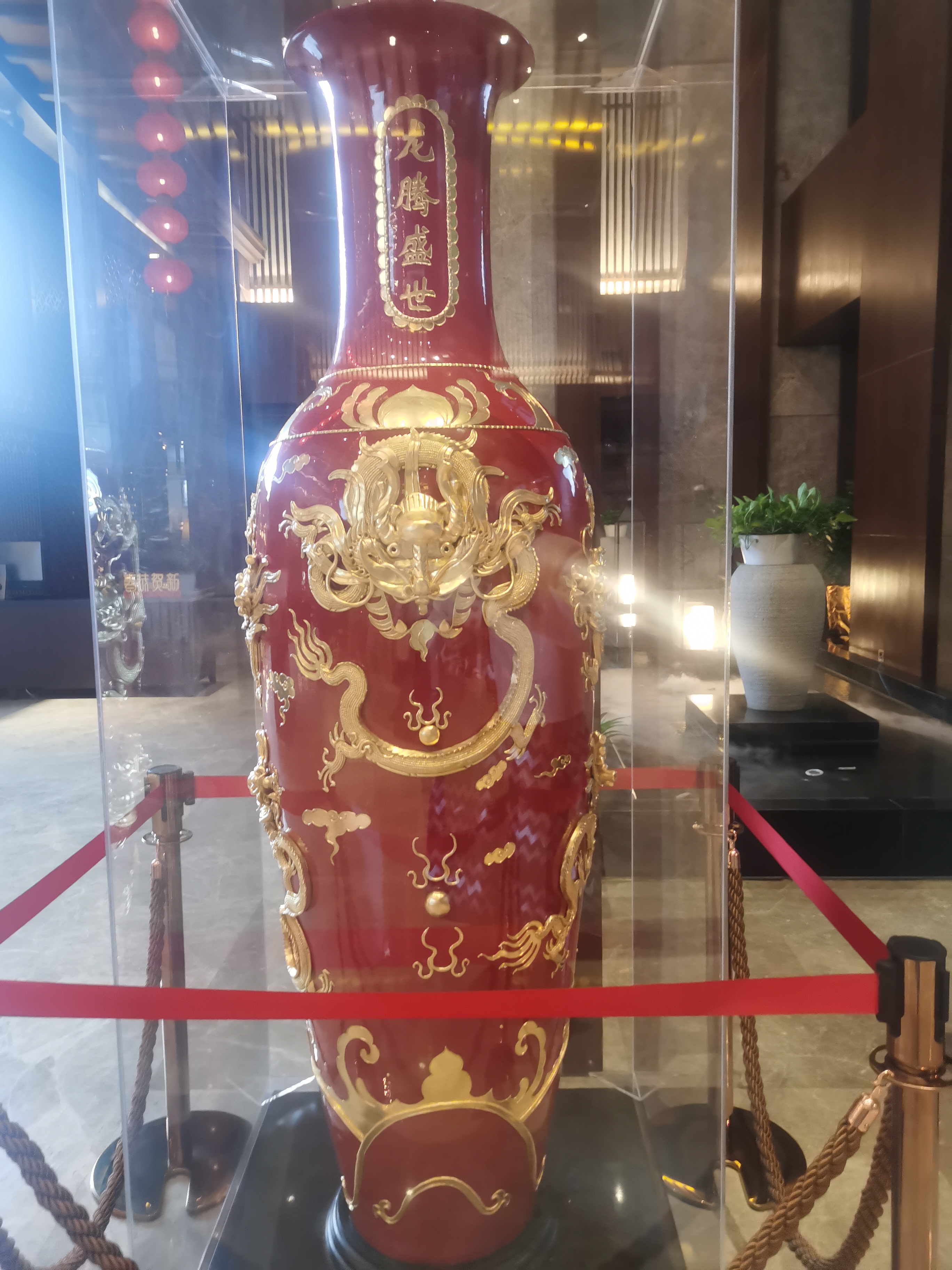 人性最大的愚蠢，就是相互为难，
格局小的人，喜欢诋毁和嫉妒，
因为我不好，我也不想让你好。
格局大的