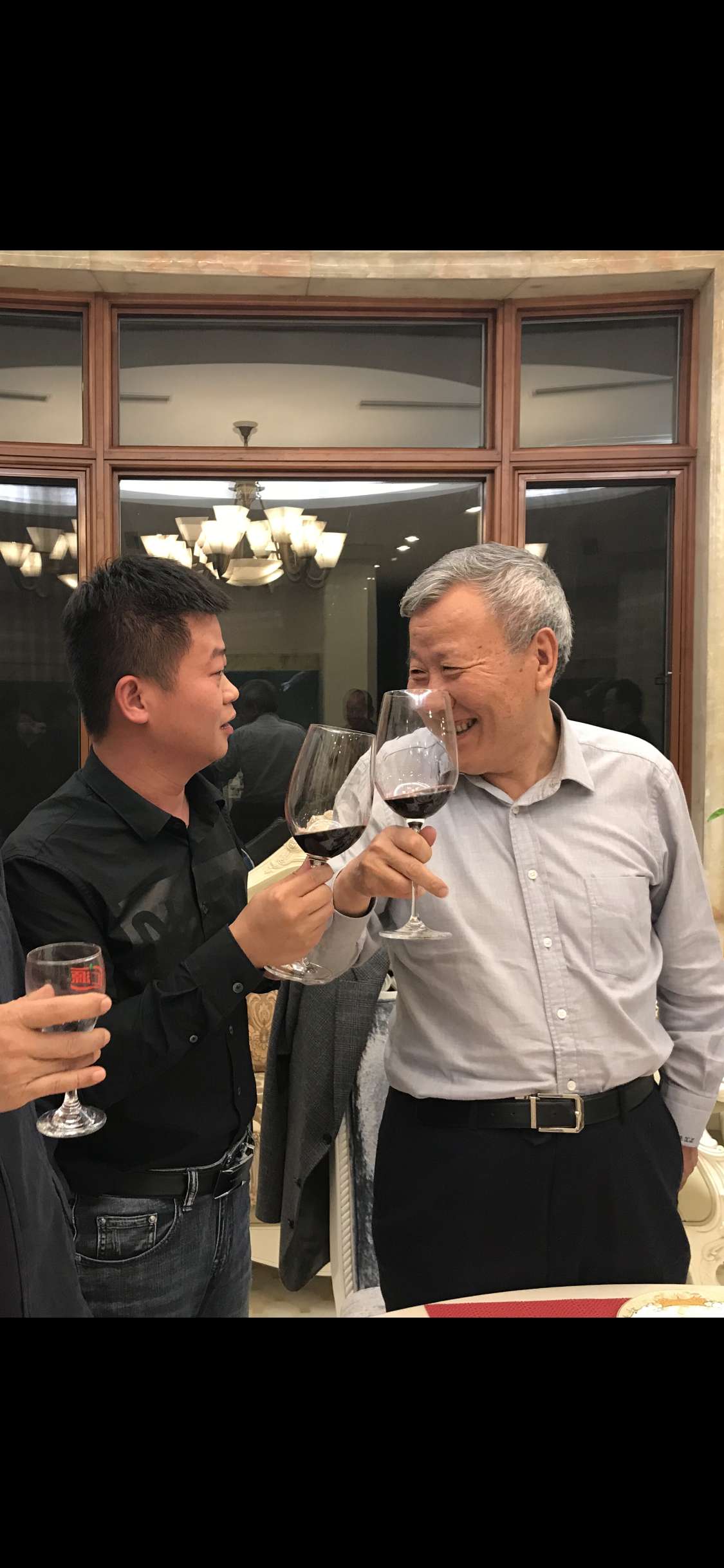 唐僧师徒四人经过了九九八十一难，终于取到了真经！

回到大唐以后，李世民给师徒四人接风摆设酒宴。

