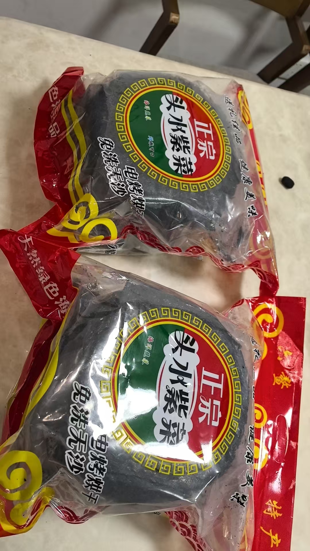 六鳌头水紫菜于福建漳浦六鳌半岛寒暖流交融海域产出，为国家地理标志产品。每年首茬“头水”嫩芽，清晨采收