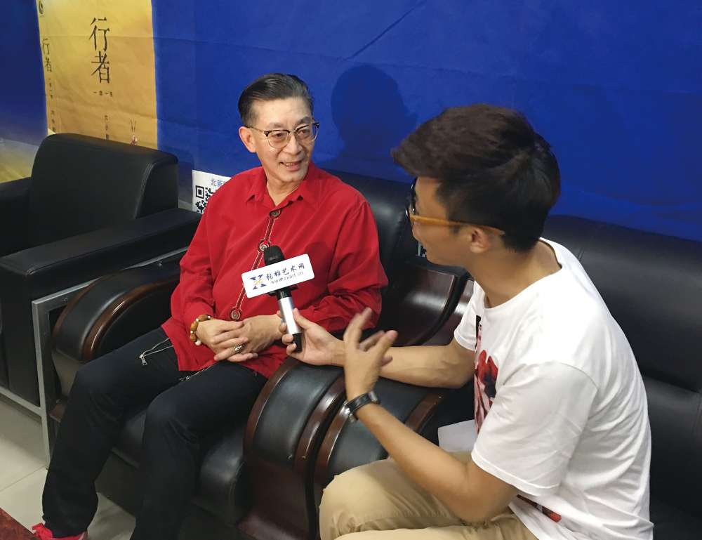 张雄艺术网专访六小龄童。