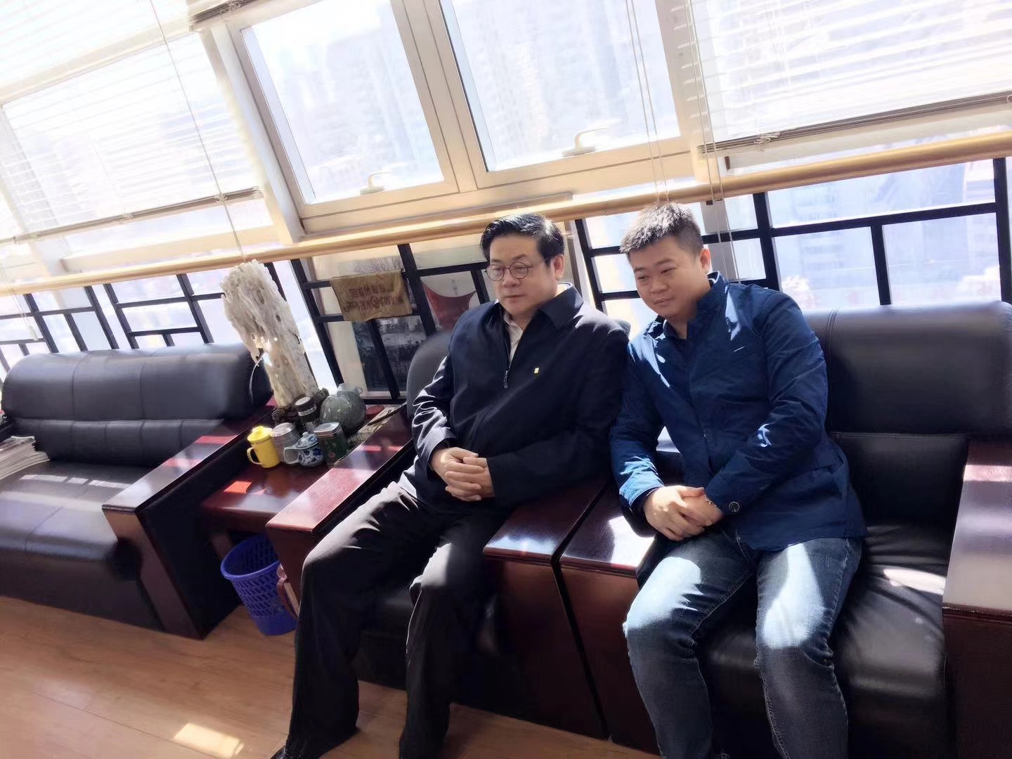 与徐里老师汇报展览工作