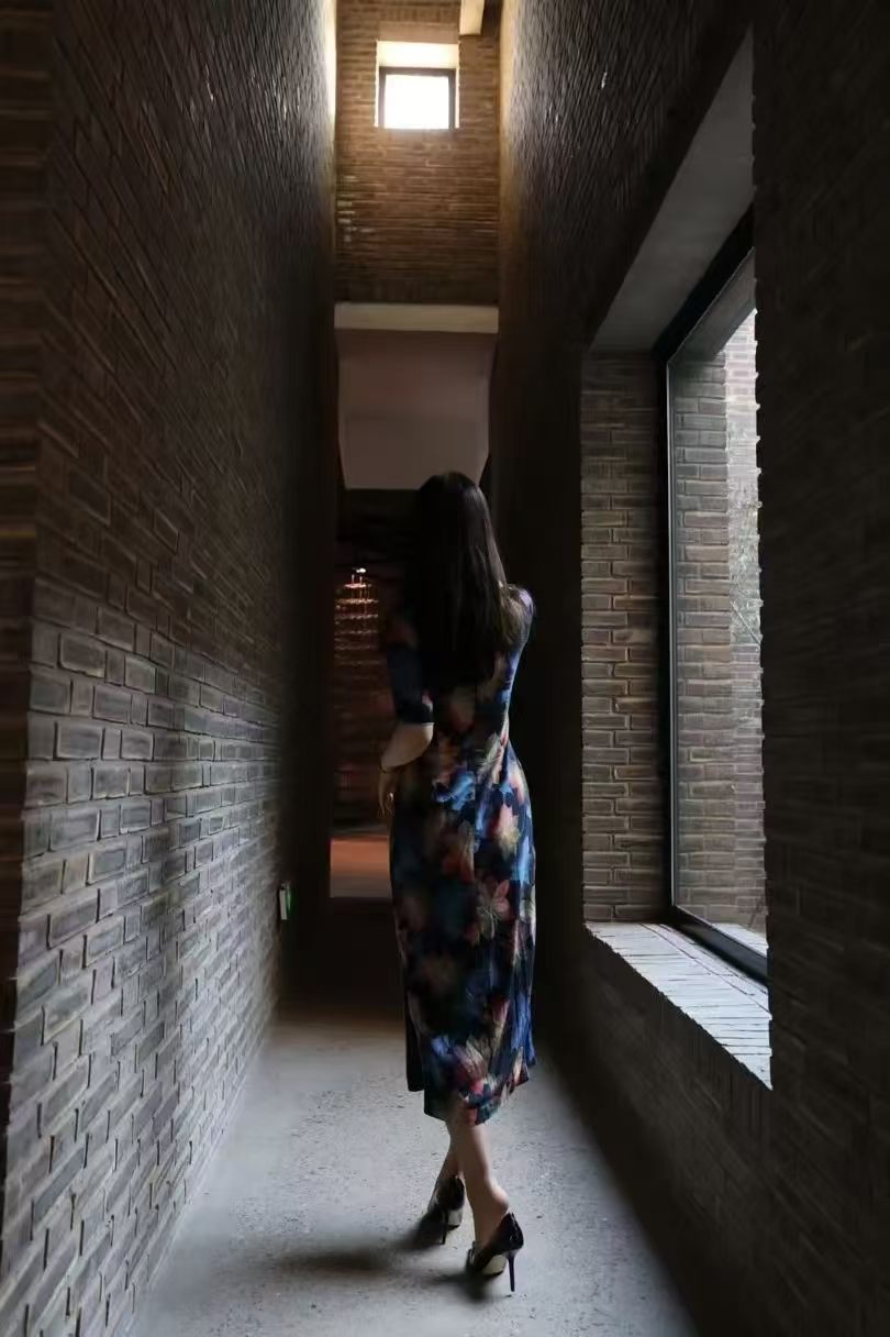 阿布依洛分享
骨盆是人体的地基，地基歪斜，全身骨骼、体态、脏腑、气血都会跟着出问题，养护管理骨盆，就