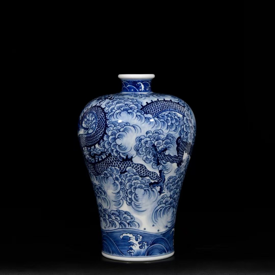 精品青花海水云龙纹梅瓶，喜欢的可联系