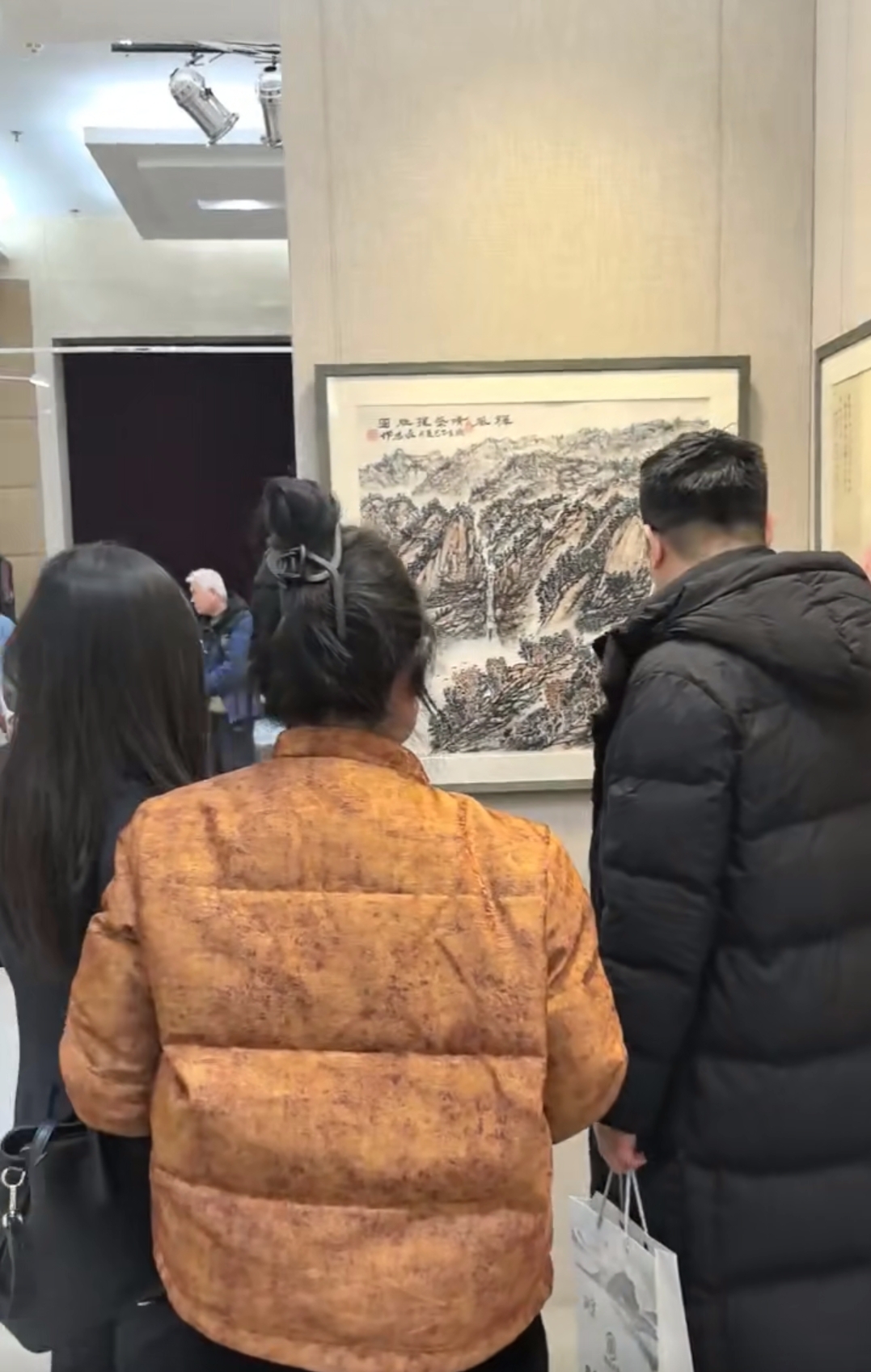 线墨山水画精品 本作已经在北京荣宝斋大厦展览
《禅风清气揽胜图》69✘69cm🌹🌹🌹