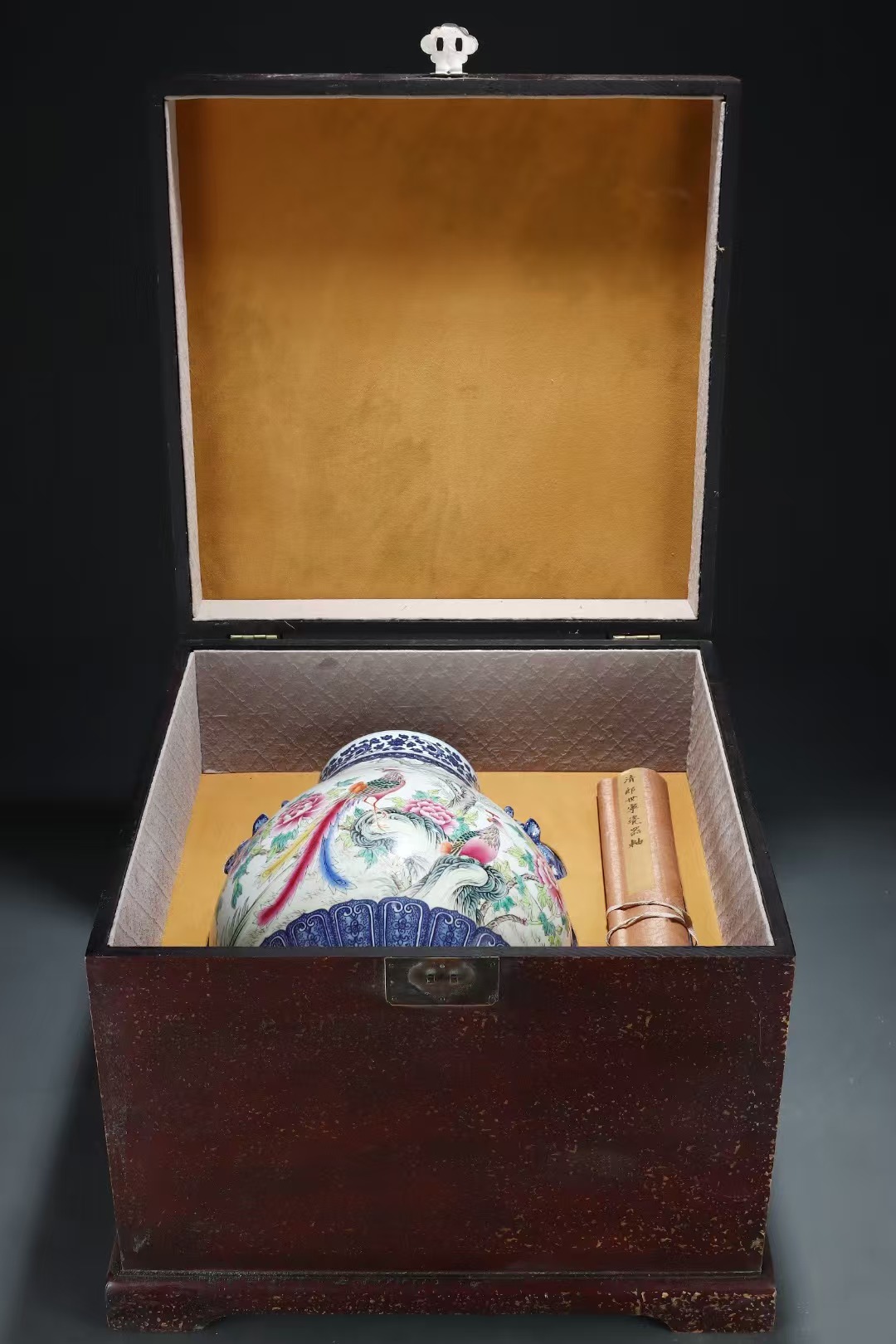乾隆青花粉彩锦鸡牡丹鹿头瓷尊～郎世宁御笔画与绢本