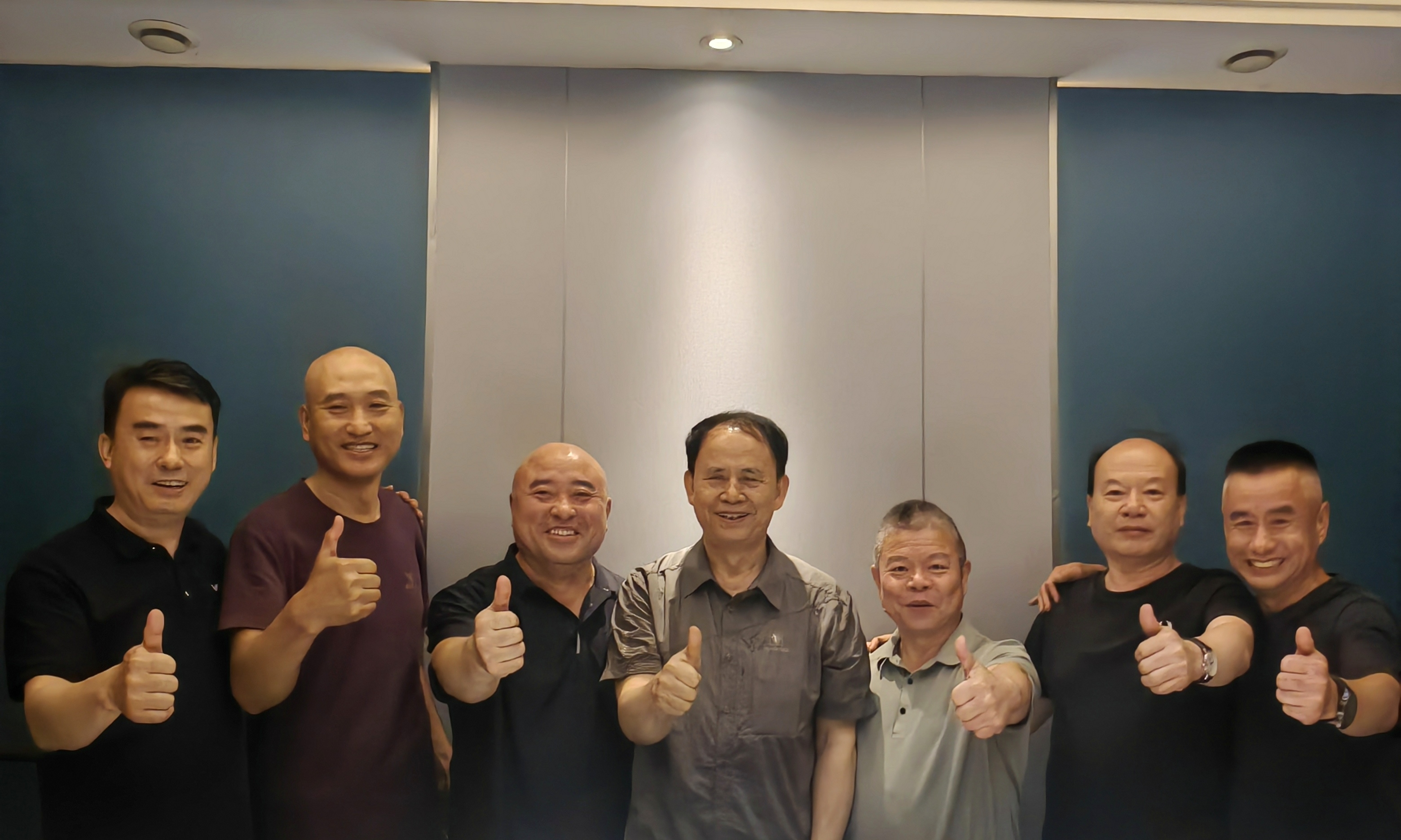 难忘的战友情…