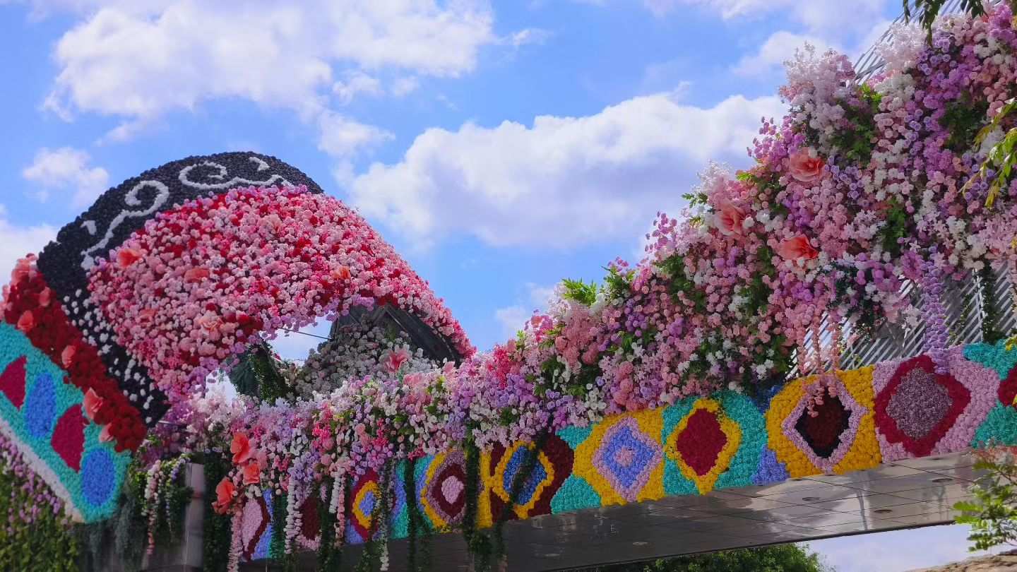 📍𝐊𝐮𝐧 𝐦𝐢𝐧𝐠·
石林是喀斯特地貌的一种特殊类型，由众多被垂直溶蚀的石灰岩溶柱构成。昆明东部的石