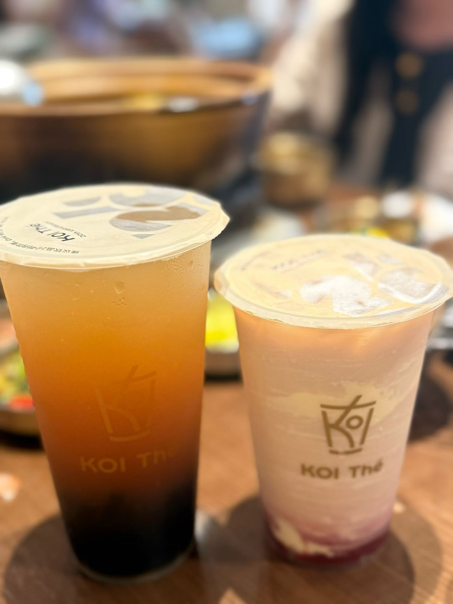 你问咖啡为什么让人上瘾？因为它足够诚实，苦就是苦，不会骗你说先苦后甜，就像成年人的生活，哪有那么多苦