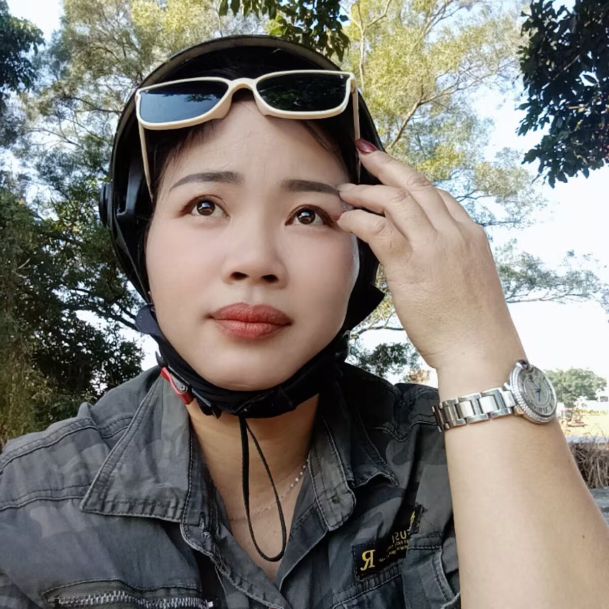 把不满的心情，调成静音模式，然后，不动声色地打理自己，允许自己偶尔枯萎，然后再度绽放，没有情绪的日子
