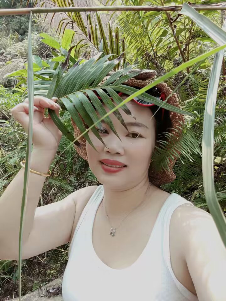 人到中年，已经不想去不必要的社交，也不会去讨好别人，最该讨好的就是自己，干净的圈子干净的朋友
