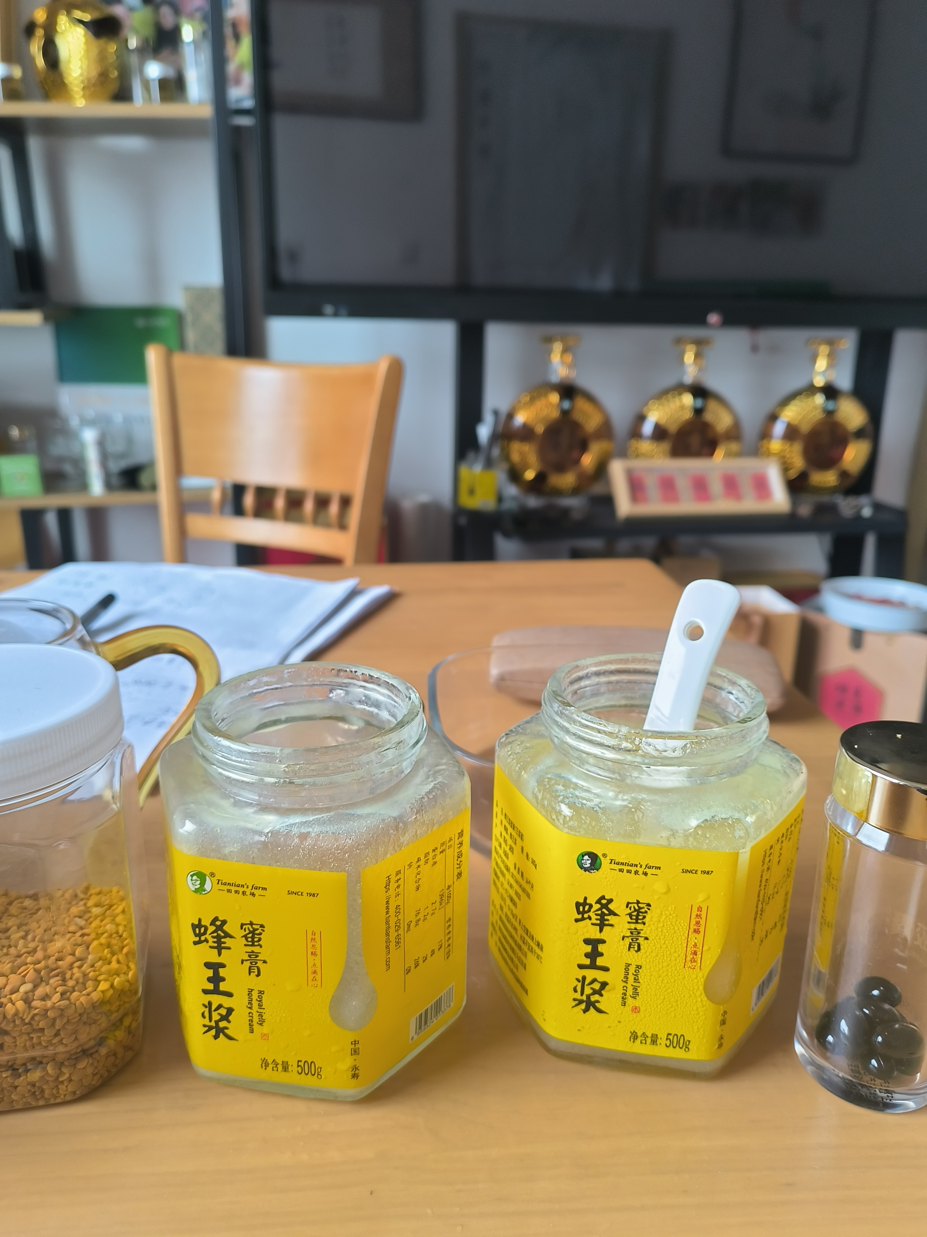 早餐配置
花粉（花粉，被称做微型营养库，含有95种氨基酸微量元素，植物精子，纯阳之物。入脾经，入肾经