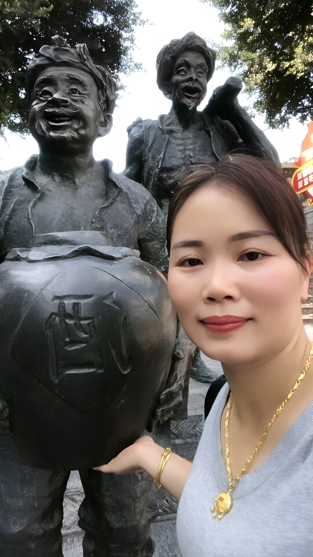一天很短，开心了就笑，不开心就过一会儿再笑，偏爱自己，不需要任何理由，心情，自己调频，生活，自己掌灯