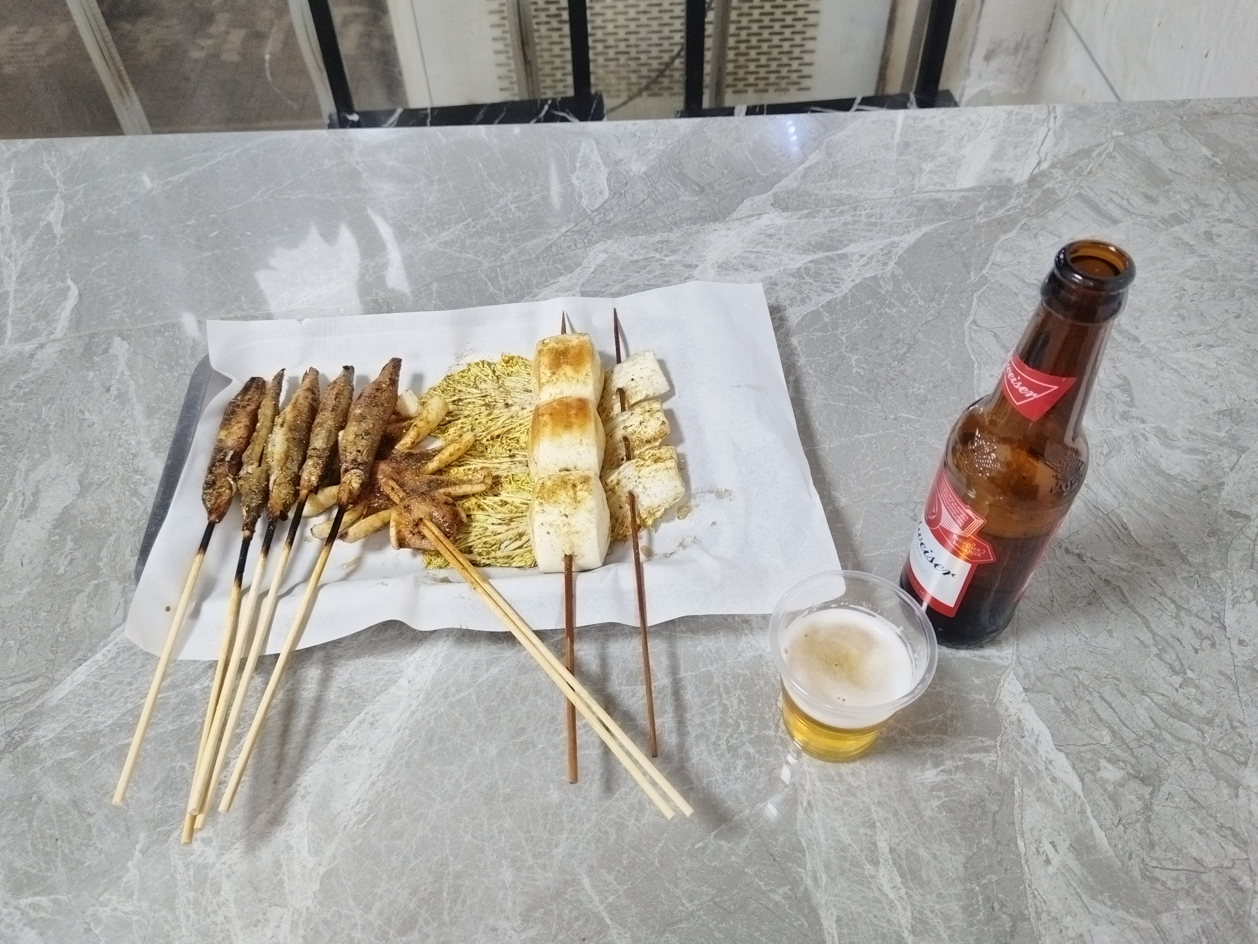 一个人突然想吃点烧烤，喝点啤酒