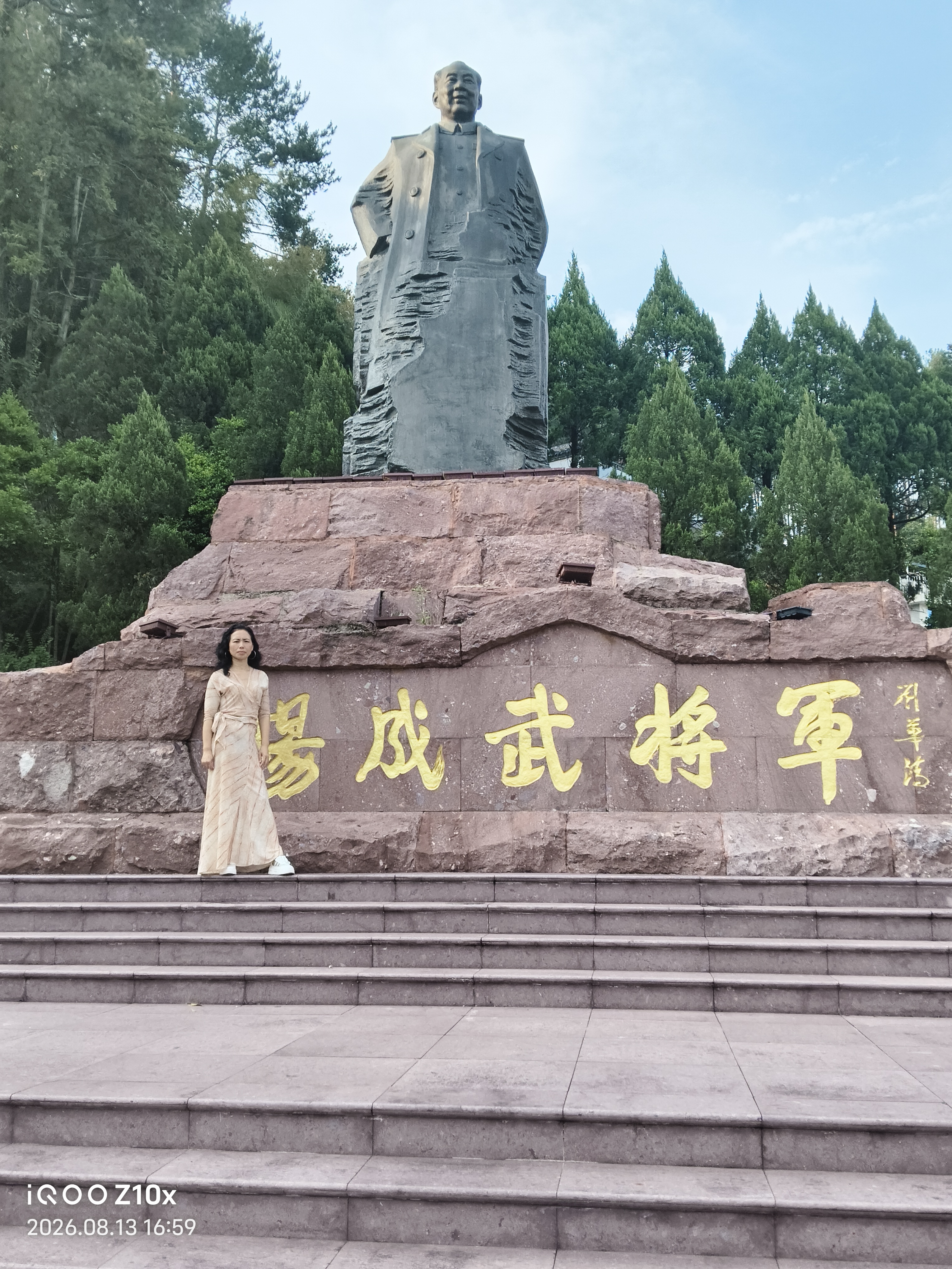 豆包一出现就干掉了百度
​微信一出现就干掉了QQ
​手机一出现就干掉了电视
​扫码一出现就干掉了现金