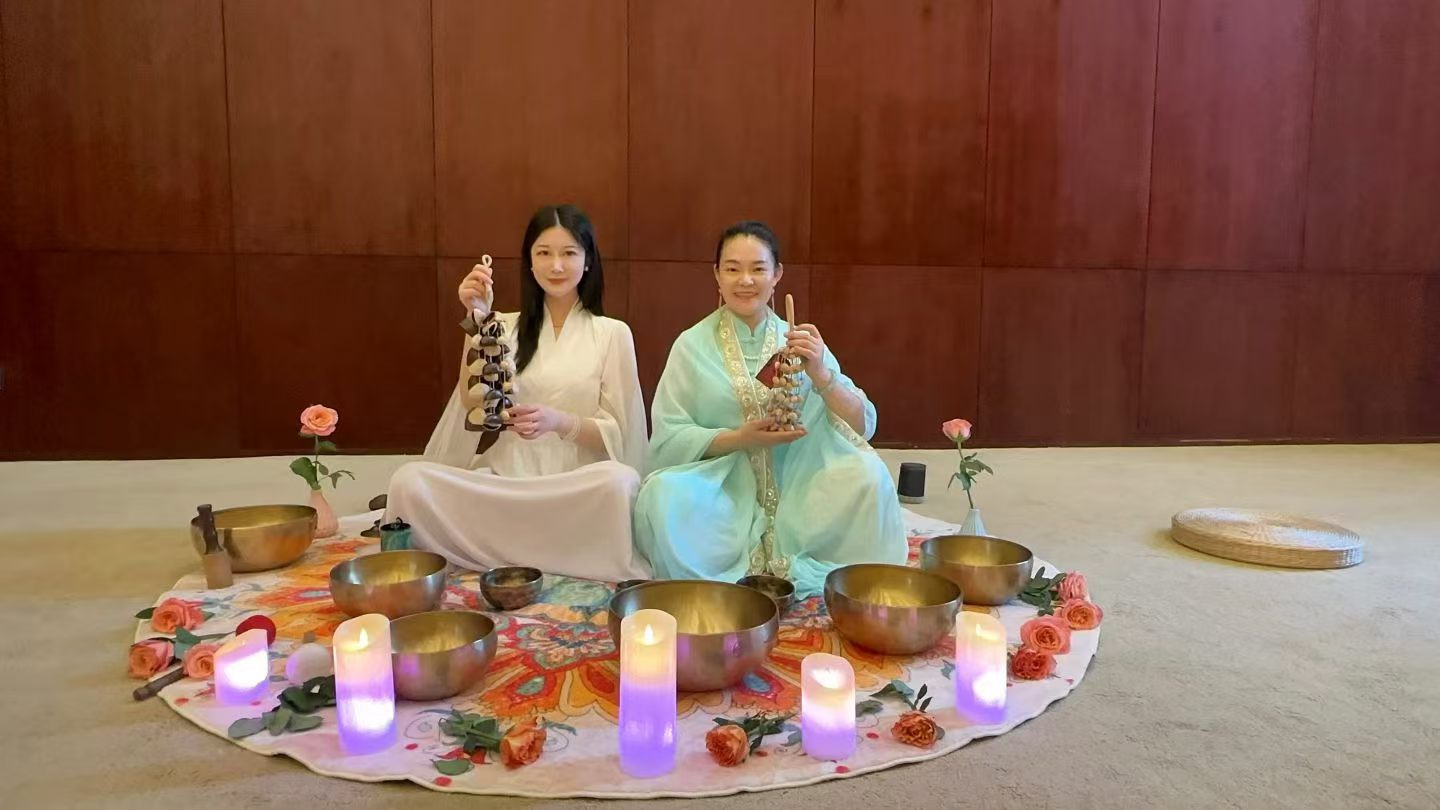 聆听颂钵低频共振，抚平情绪的褶皱。放下焦虑，在声音里回归内心的宁静，好好与自己相处。