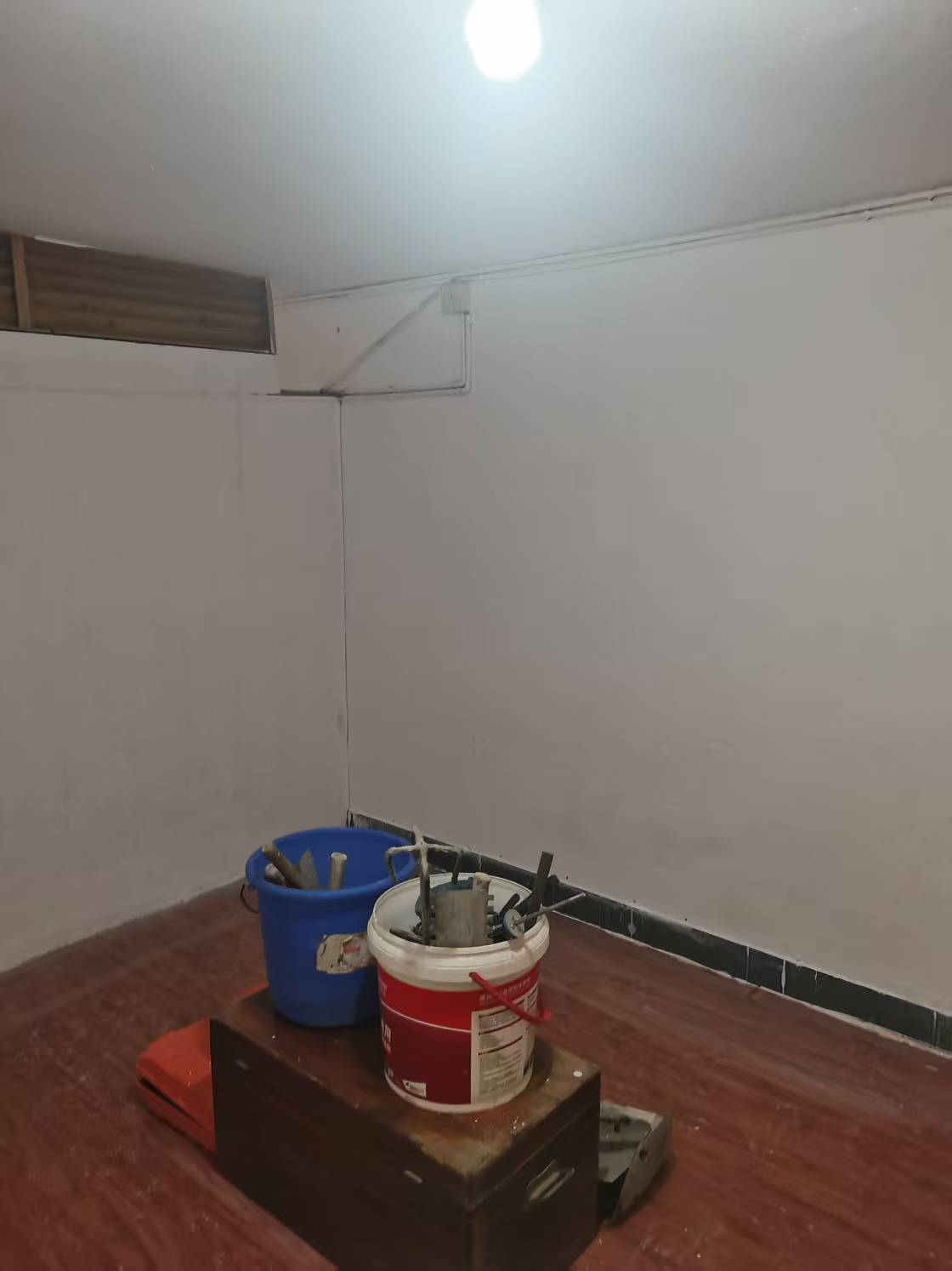 岛内禾祥西路闲置屋子一间，只适合单身女性一枚。需要的请联系18959232109