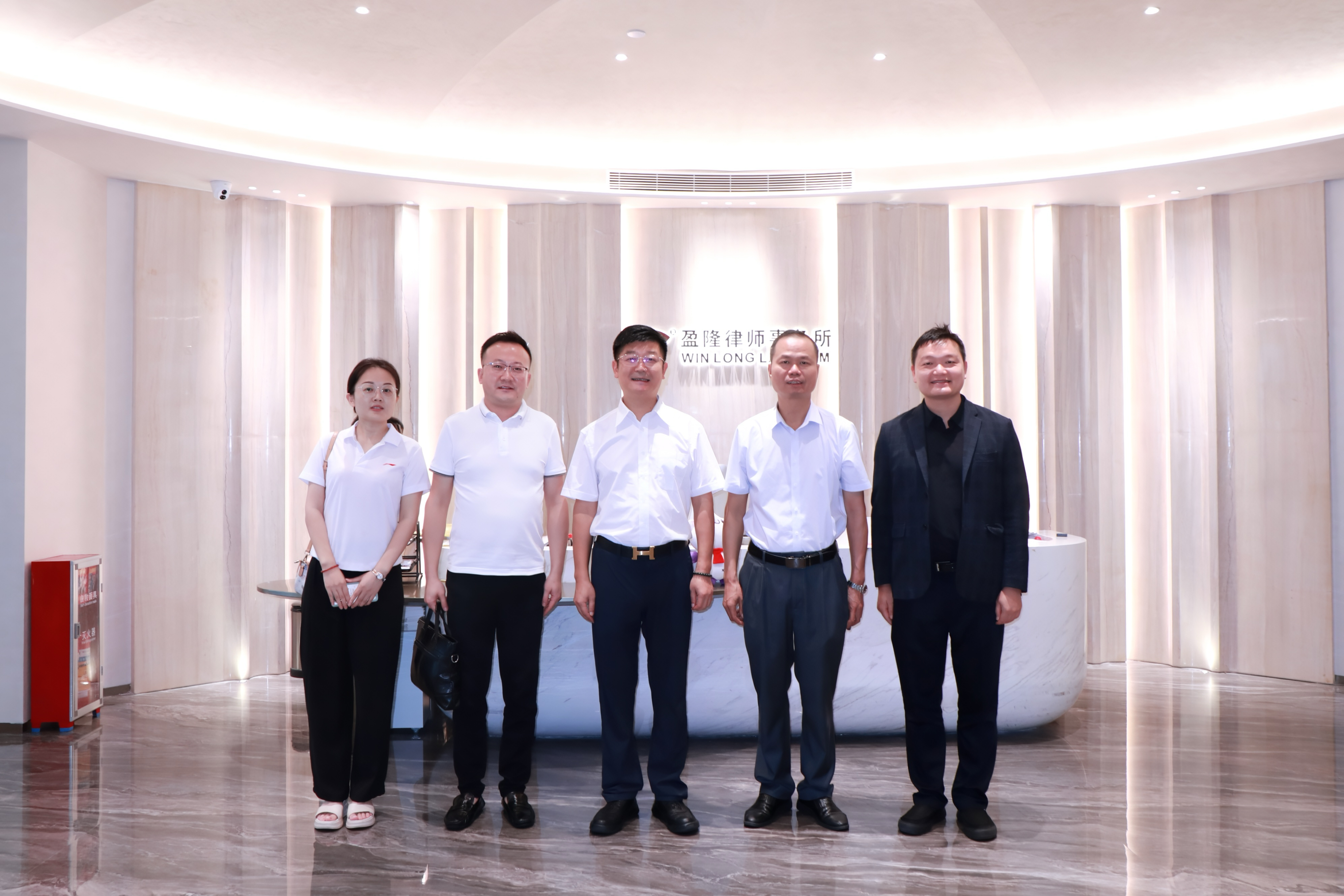 《广州参观企业》
     8月27号，泉州东亮企业郭昱廷，福建省海峡两岸经济发展联合会张文亮广州出