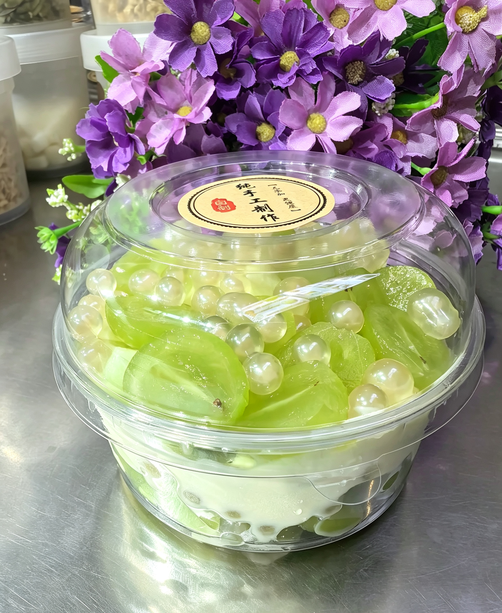 【青提蜜瓜酸奶膏】
手工浓稠希腊酸奶膏基底，搭配新鲜脆甜青提、多汁蜜瓜，点缀晶莹爆爆珠。
果香纯粹，