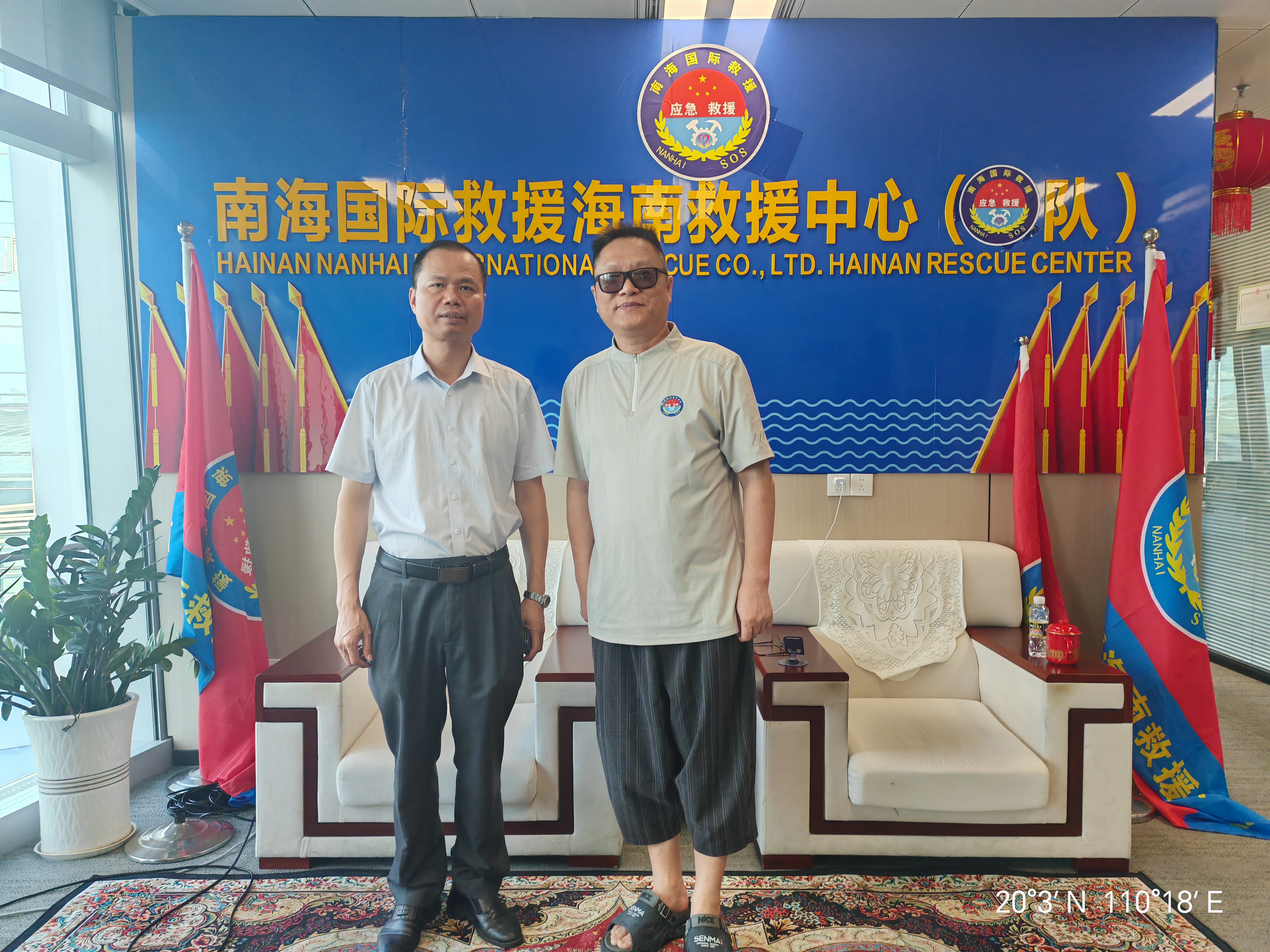 《海口拜访南海国际救援负责人》
    9月6号，泉州东亮企业张剑雄，福建省海峡两岸经济发展联合会张