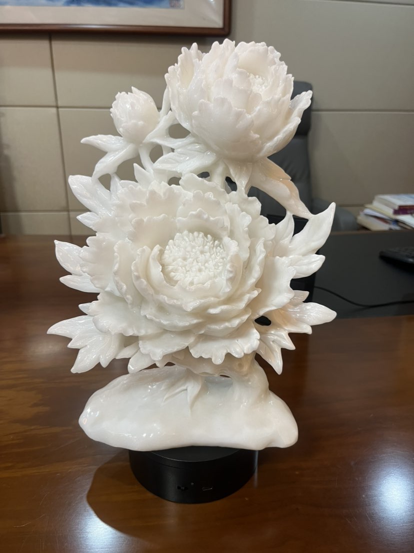 张亚雄张总大师的雕刻．美好生活即得相伴