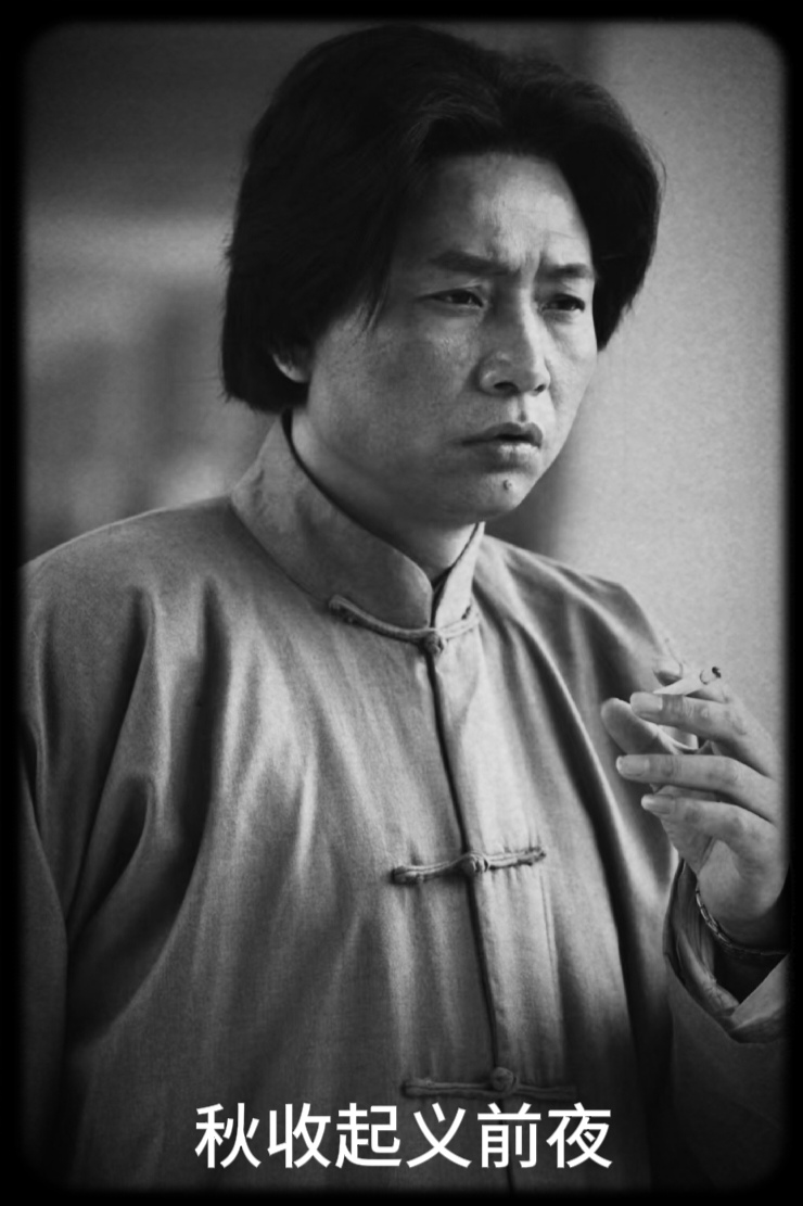 秋收起义在1927年9月爆发时，起义部队（工农革命军第一军第一师）约有5000余人。由于起义后攻打长