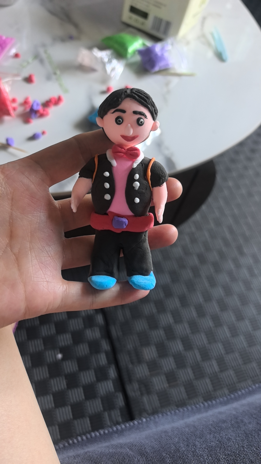 为了孩子开心，伪娘这手工制作努力做好。