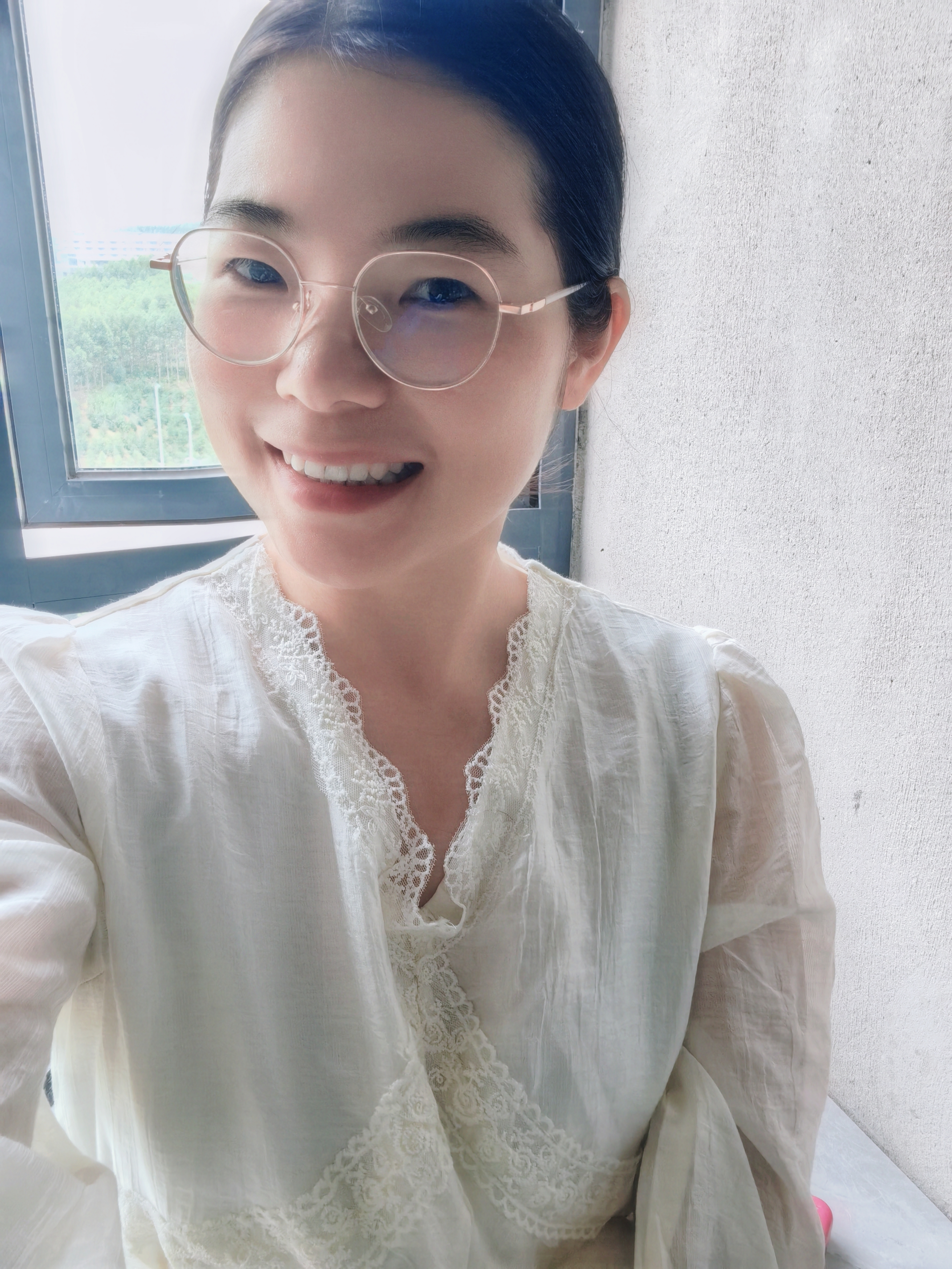 保持微笑，好运自会奔赴而来✨
微笑是最好的状态，幸运藏在日常里。