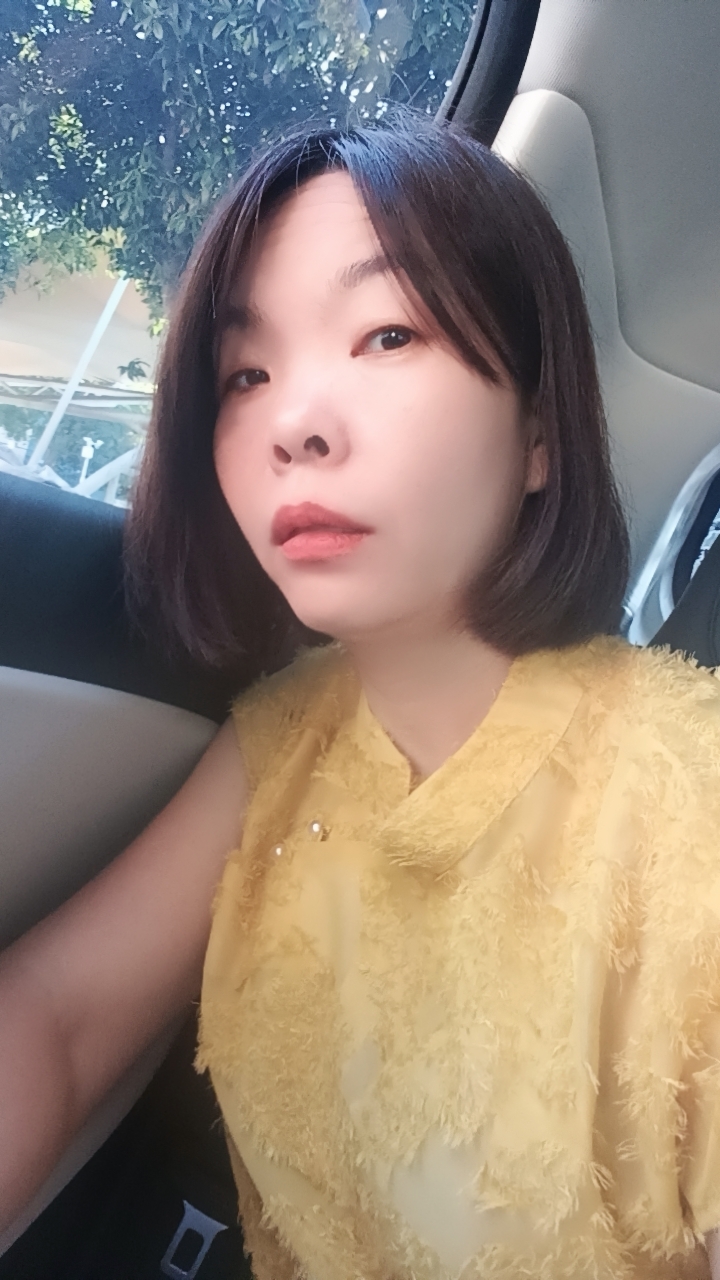 还是受一点委屈躲起来喝闷酒，都舍不得说别人半分不是，总是迁就别人委屈自己！
