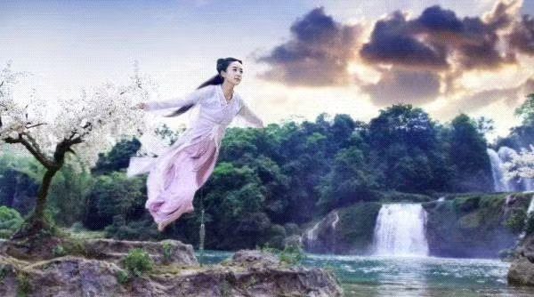 【德天跨国大瀑布】AAAAA《门票80元太贵，用全国景区卡门票免费》巨大的德天瀑布连接着中越两国。德