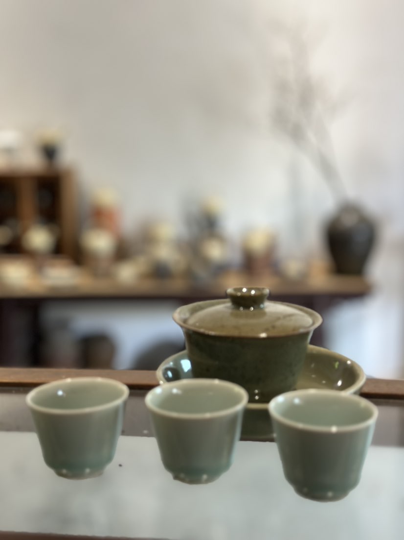养心先养身，
养人先养慧。
爱人先爱己，
美好如期而遇。