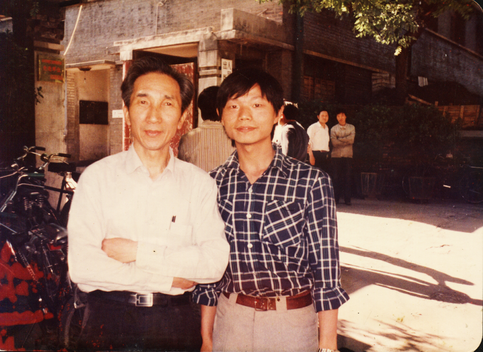 万峰书画
万峰，九三学社中央书画院院委、全国牌匾书法大赛组委会副主任兼秘书长、福建省艺术培训协会会长
