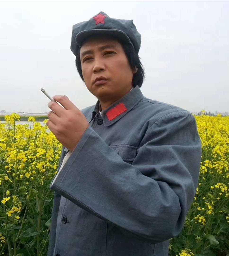 《采桑子·重阳》
人生易老天难老，岁岁重阳。
今又重阳，战地黄花分外香。
一年一度秋风劲，不似春光。
